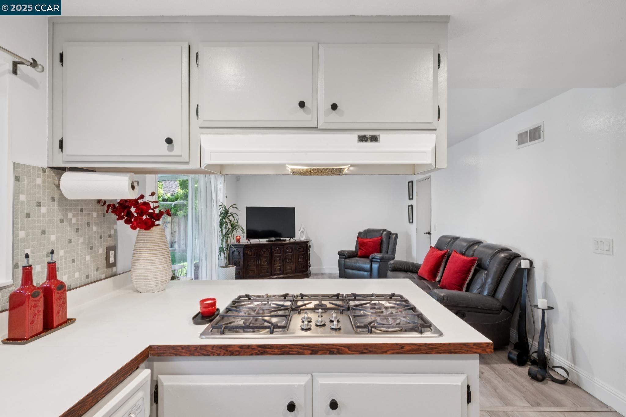 Detail Gallery Image 7 of 39 For 3718 Northpark Ct, Concord,  CA 94519 - 4 Beds | 3 Baths