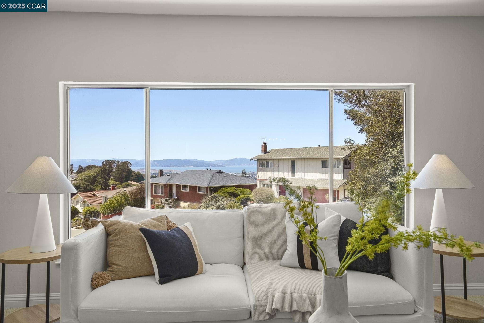 Detail Gallery Image 1 of 28 For 6324 Bonita Ct, Richmond,  CA 94806 - 3 Beds | 2 Baths