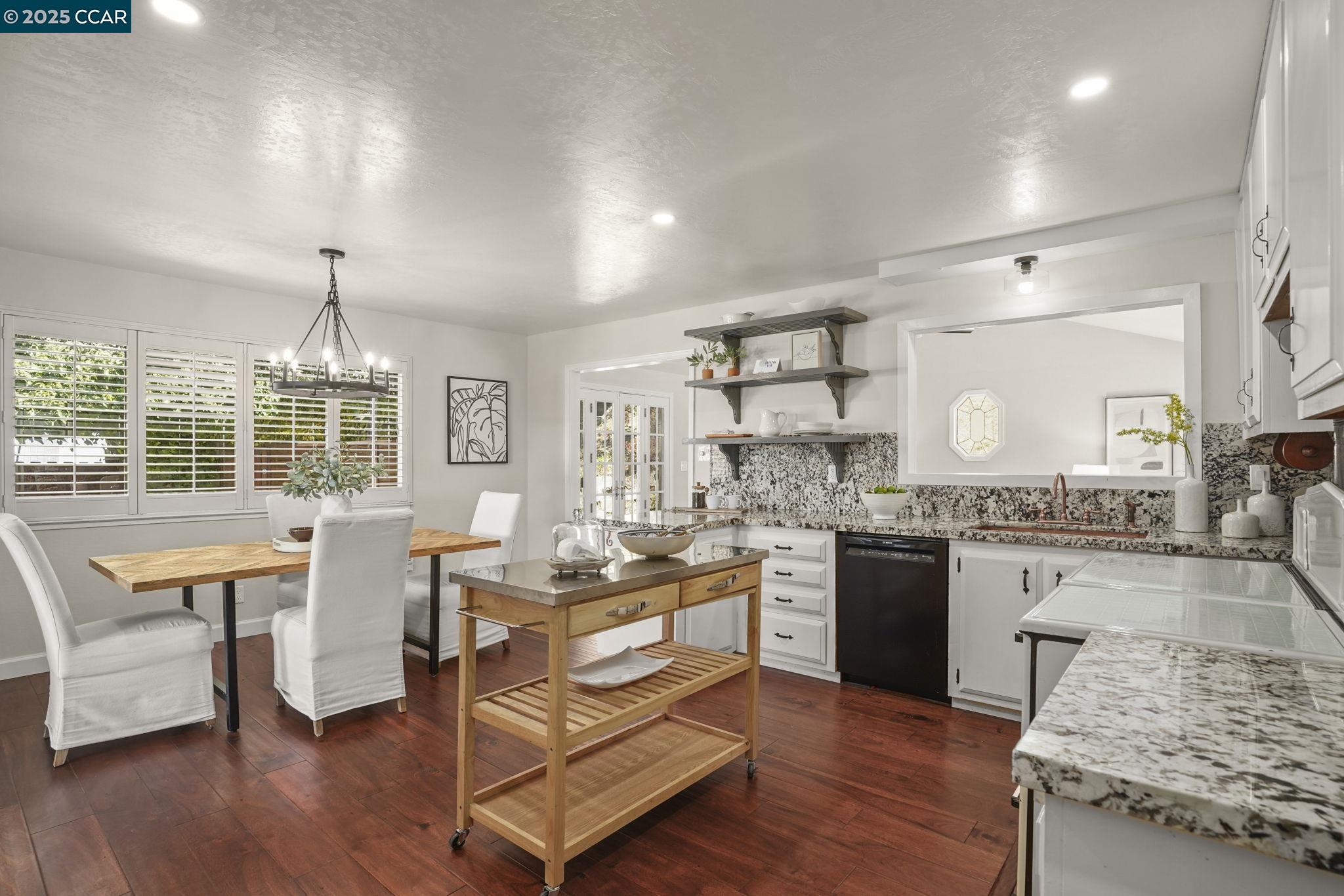 Detail Gallery Image 6 of 28 For 6324 Bonita Ct, Richmond,  CA 94806 - 3 Beds | 2 Baths