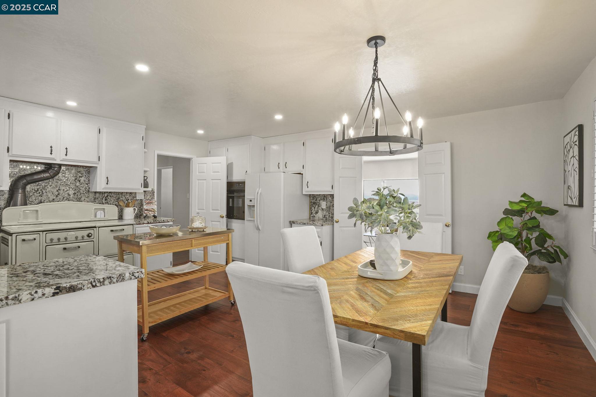 Detail Gallery Image 9 of 28 For 6324 Bonita Ct, Richmond,  CA 94806 - 3 Beds | 2 Baths