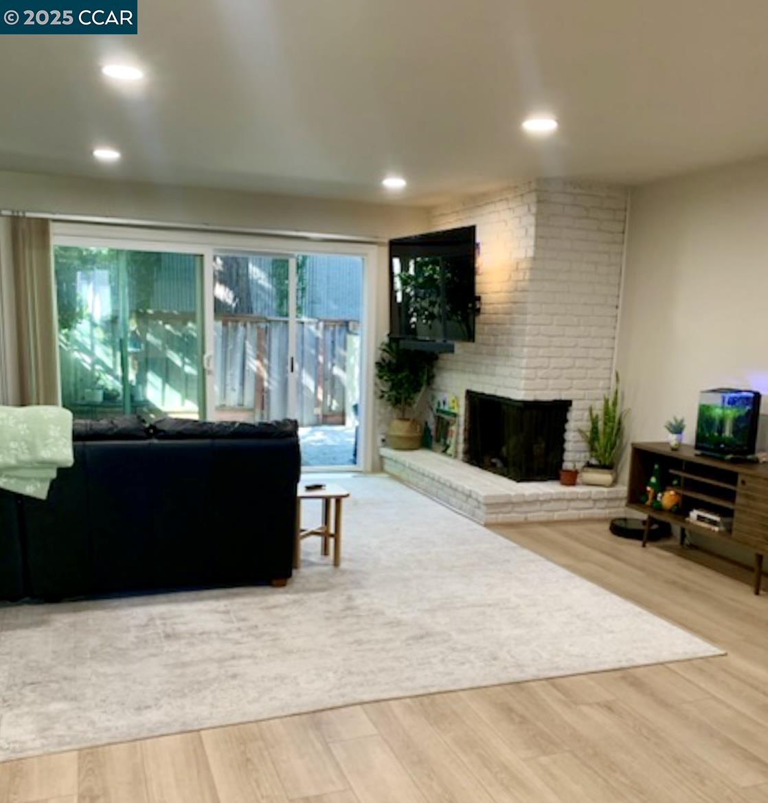 Photo #2: 41107593 Listing 