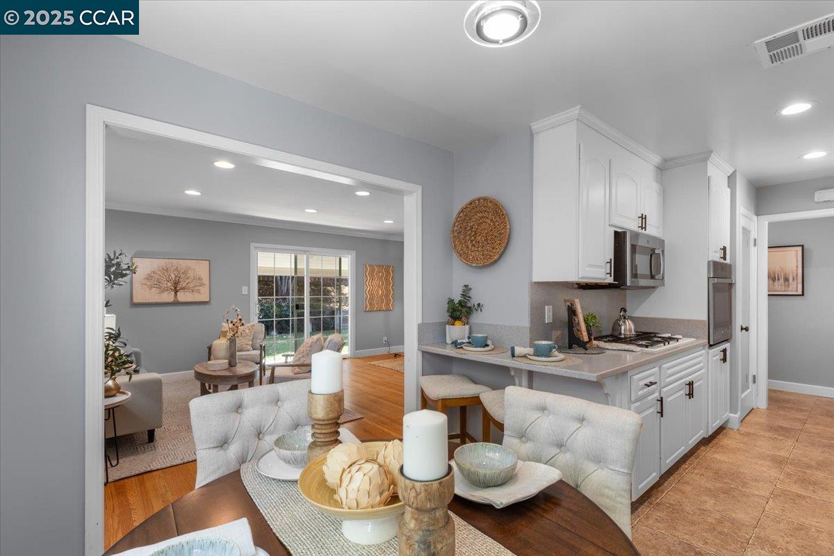 Detail Gallery Image 6 of 20 For 5555 Alabama Dr, Concord,  CA 94521 - 3 Beds | 2 Baths