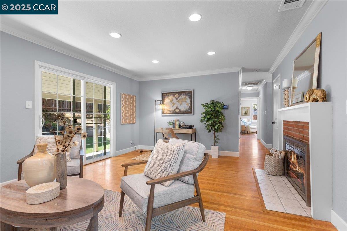 Detail Gallery Image 9 of 20 For 5555 Alabama Dr, Concord,  CA 94521 - 3 Beds | 2 Baths