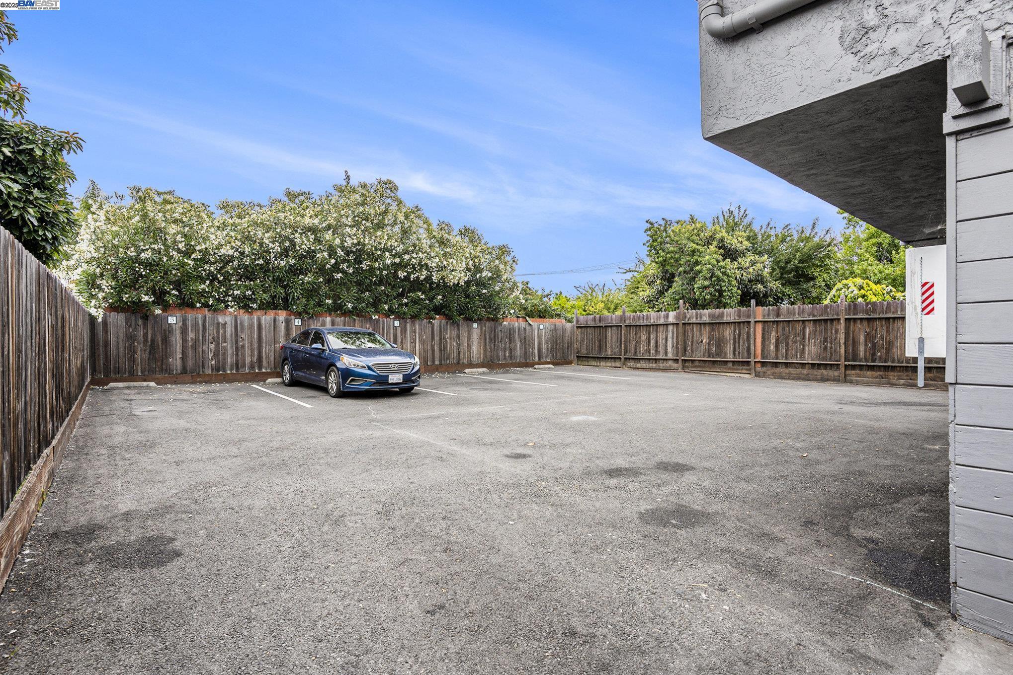 Detail Gallery Image 5 of 11 For 341 Castro St, San Leandro,  CA 94577 - – Beds | – Baths