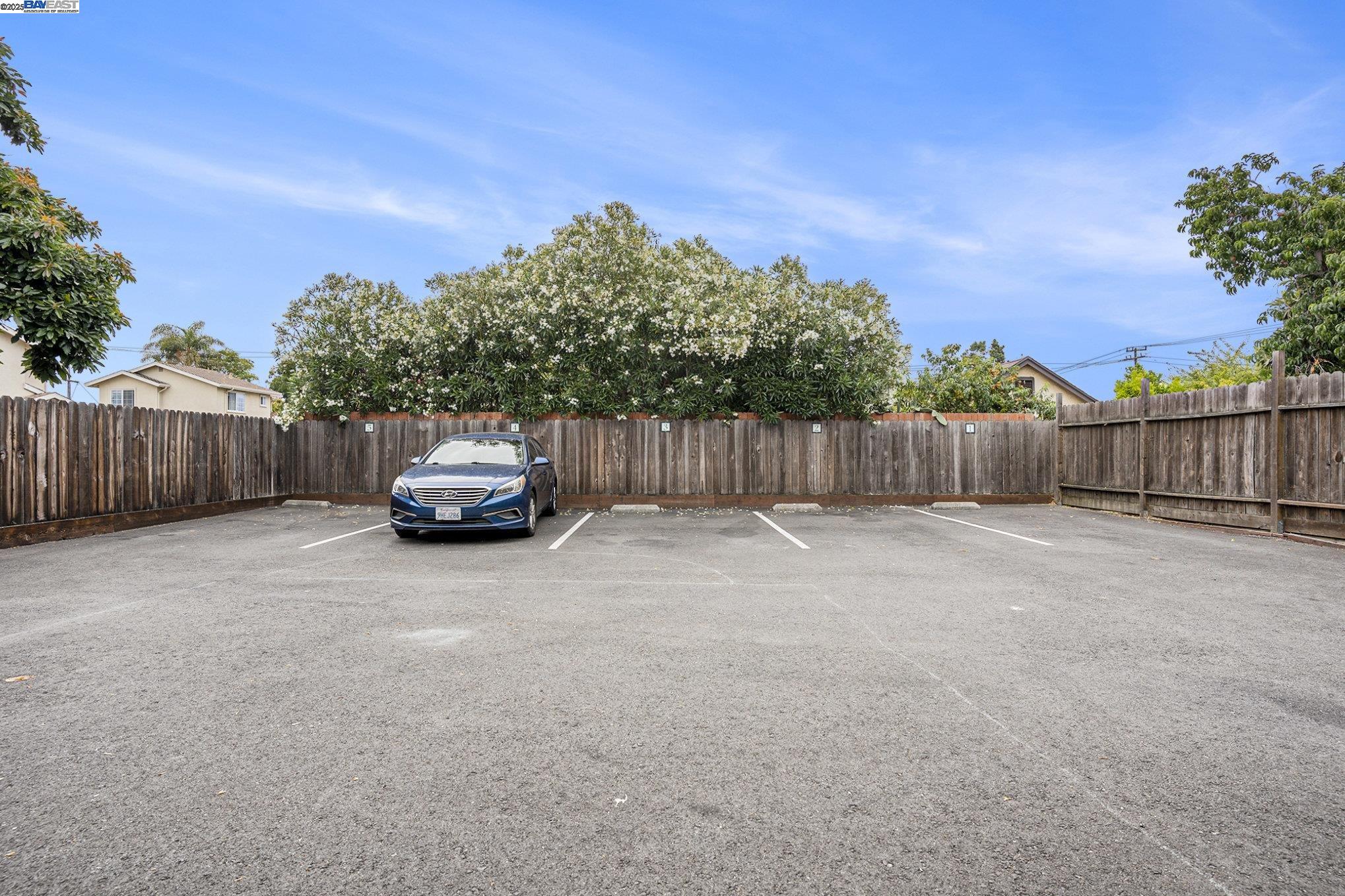 Detail Gallery Image 6 of 11 For 341 Castro St, San Leandro,  CA 94577 - – Beds | – Baths