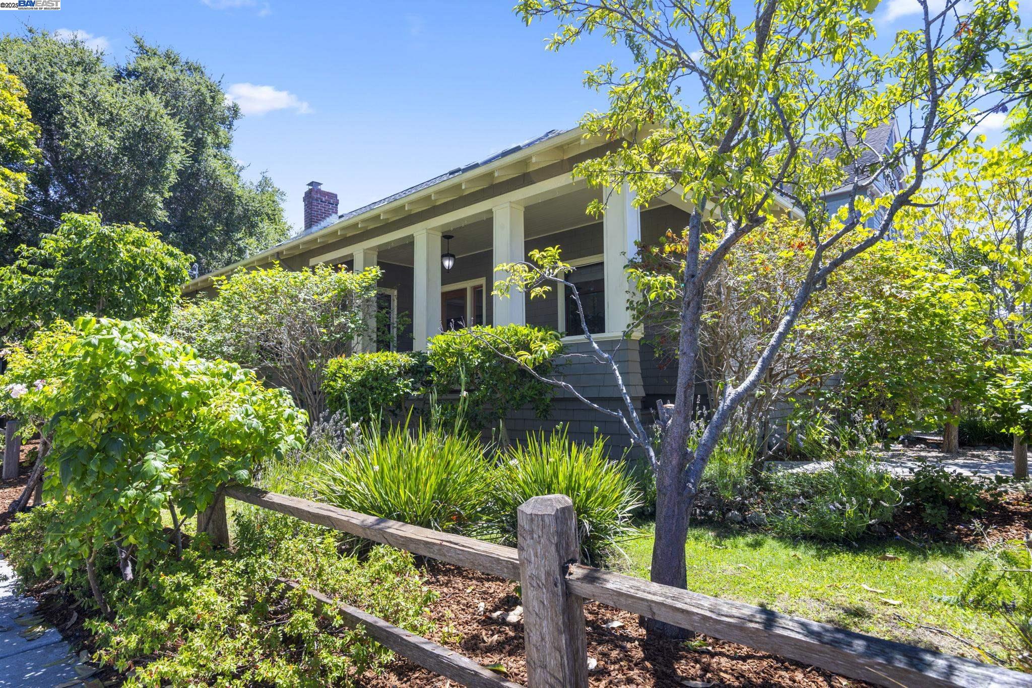 Detail Gallery Image 2 of 60 For 898 Union St, Alameda,  CA 94501 - 4 Beds | 2 Baths