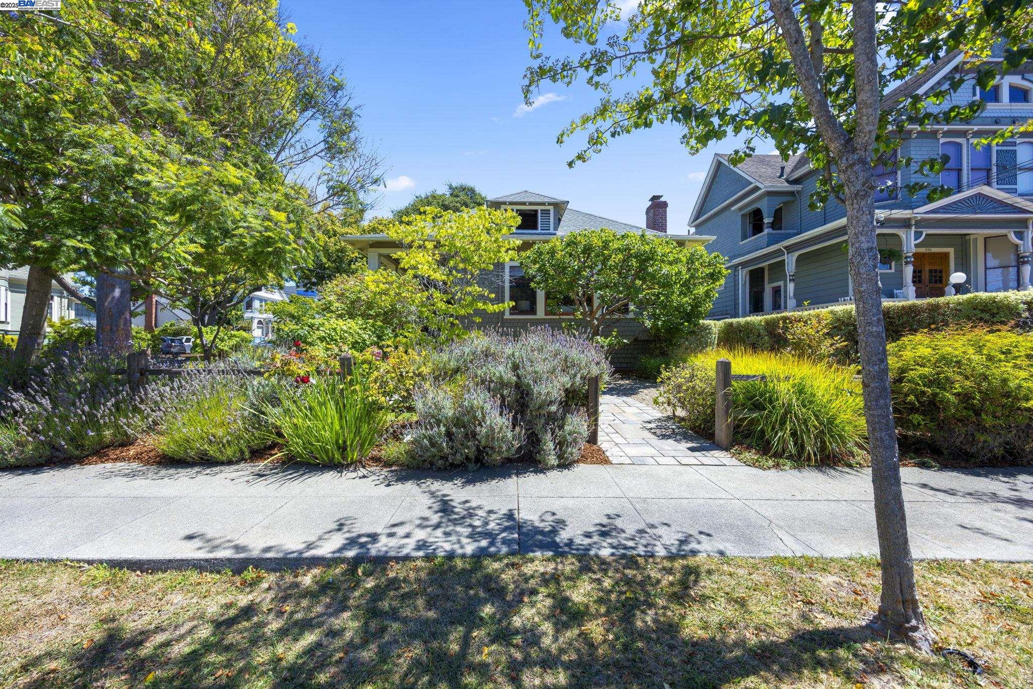 Detail Gallery Image 3 of 60 For 898 Union St, Alameda,  CA 94501 - 4 Beds | 2 Baths