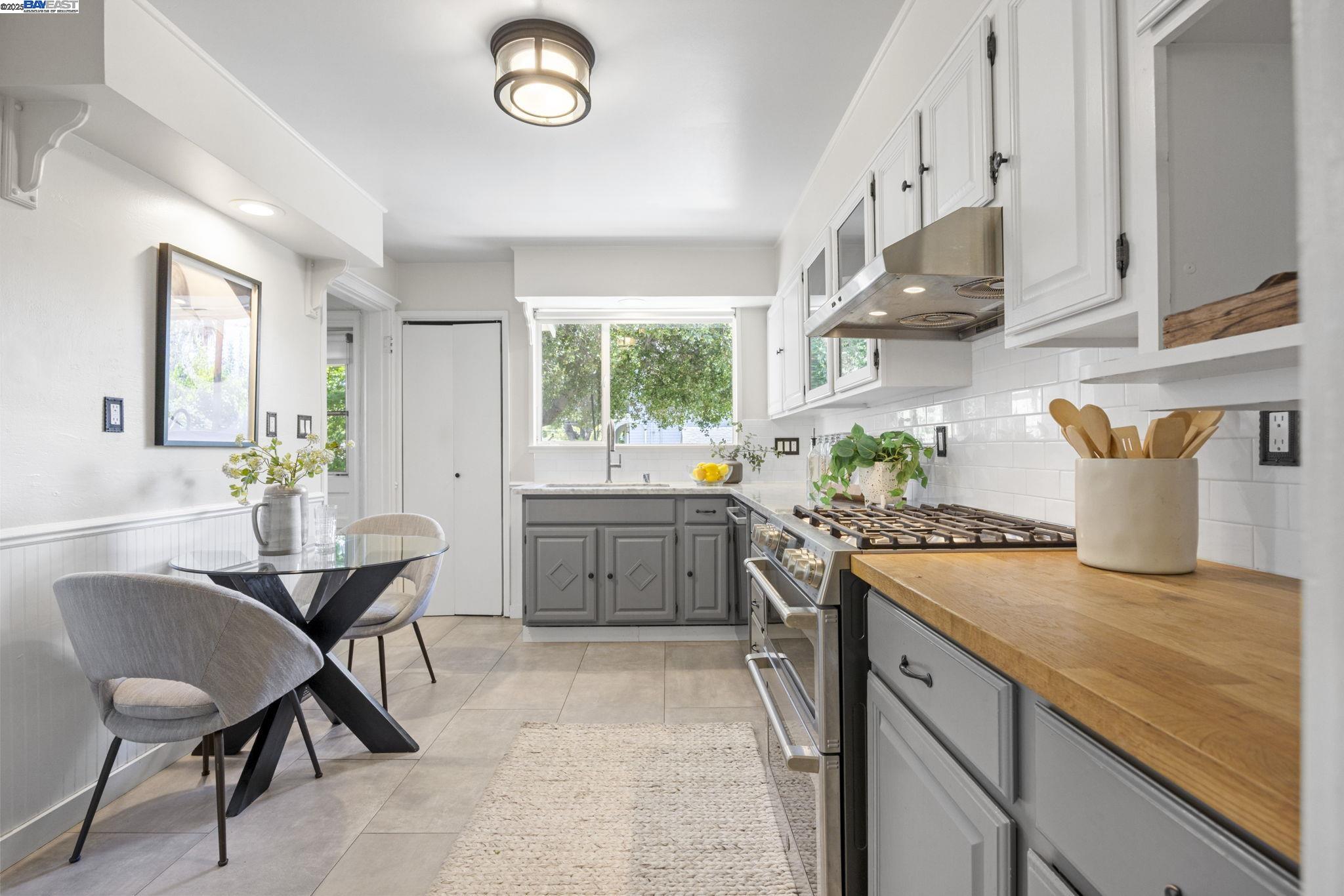 Detail Gallery Image 23 of 60 For 898 Union St, Alameda,  CA 94501 - 4 Beds | 2 Baths