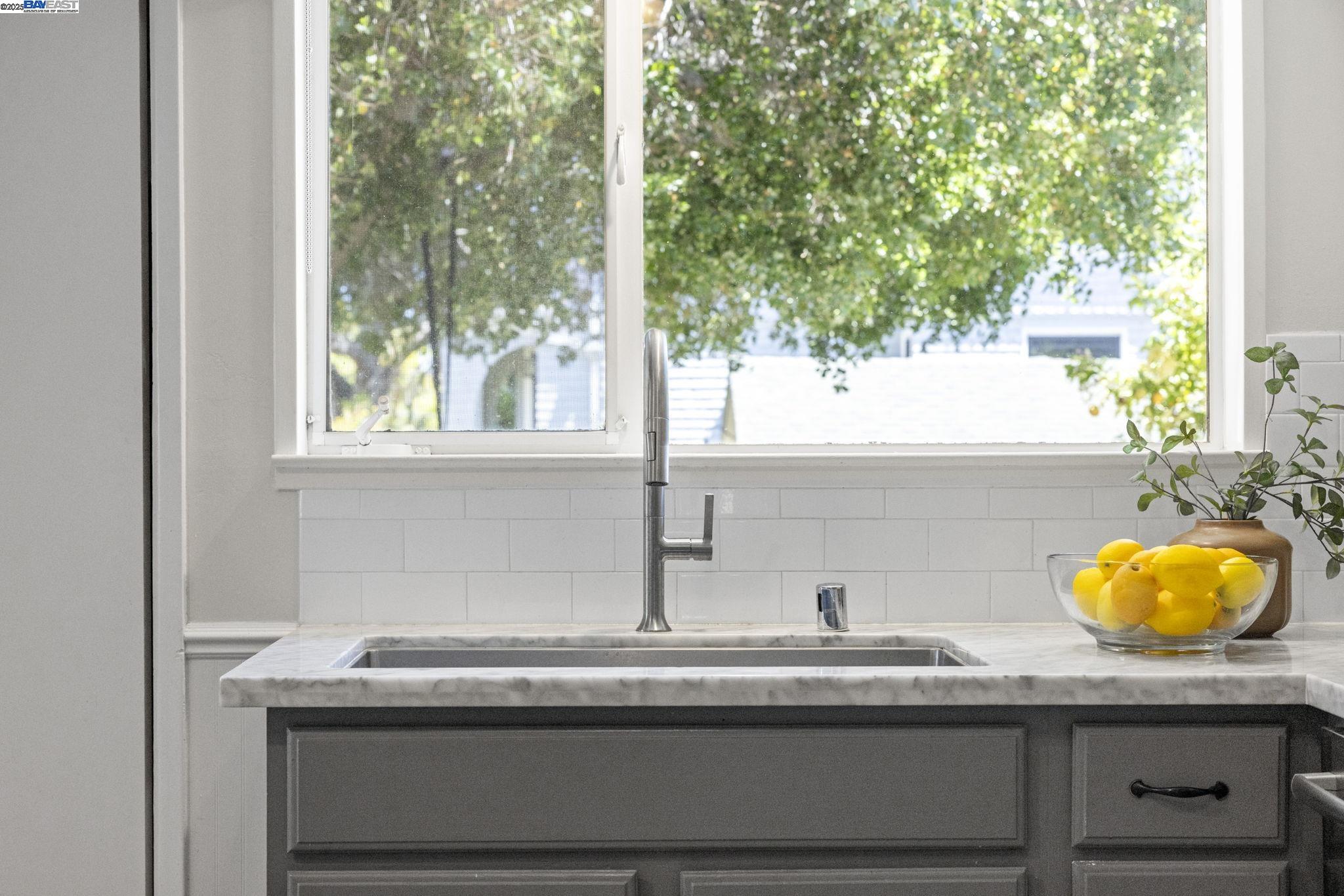 Detail Gallery Image 24 of 60 For 898 Union St, Alameda,  CA 94501 - 4 Beds | 2 Baths