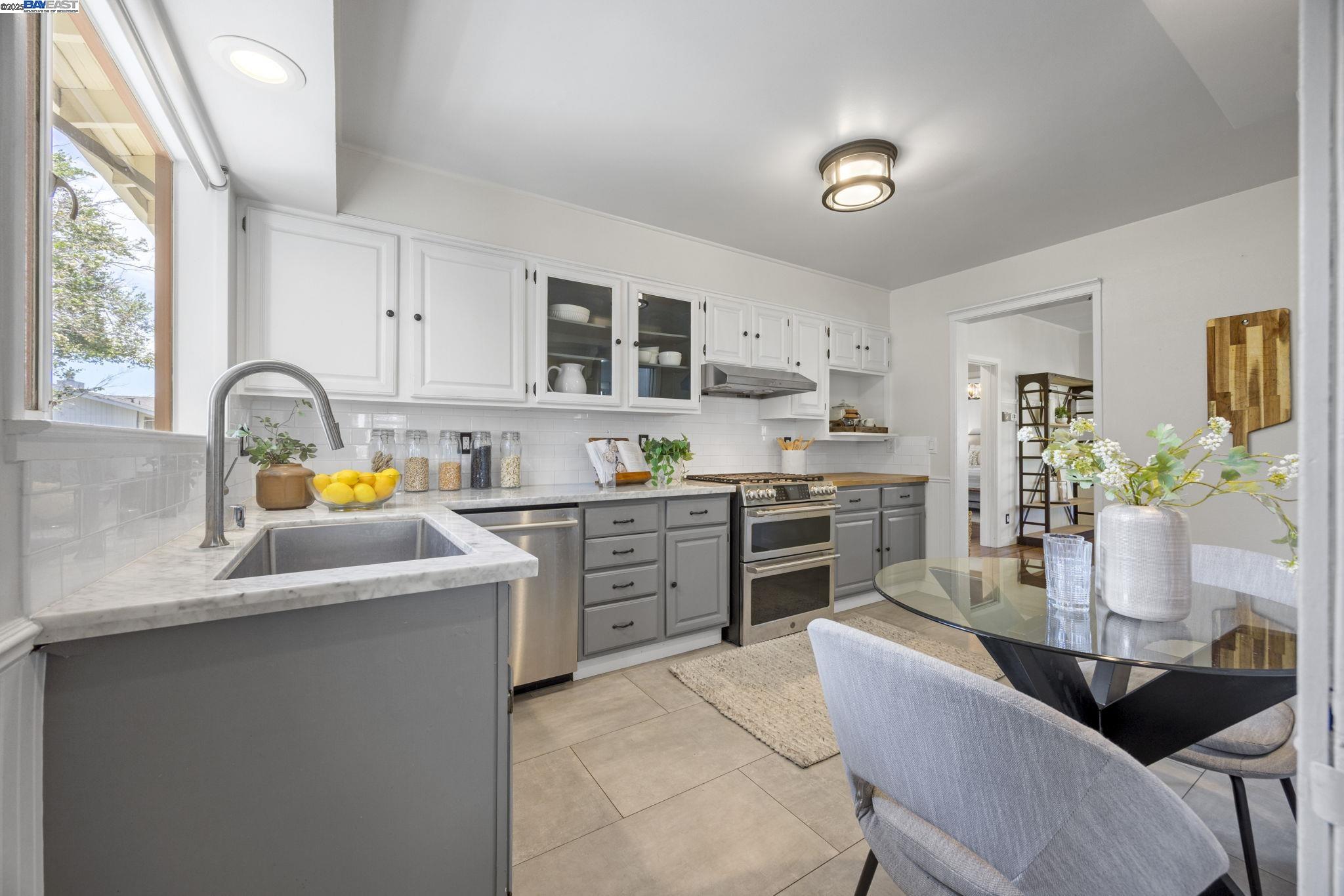 Detail Gallery Image 26 of 60 For 898 Union St, Alameda,  CA 94501 - 4 Beds | 2 Baths