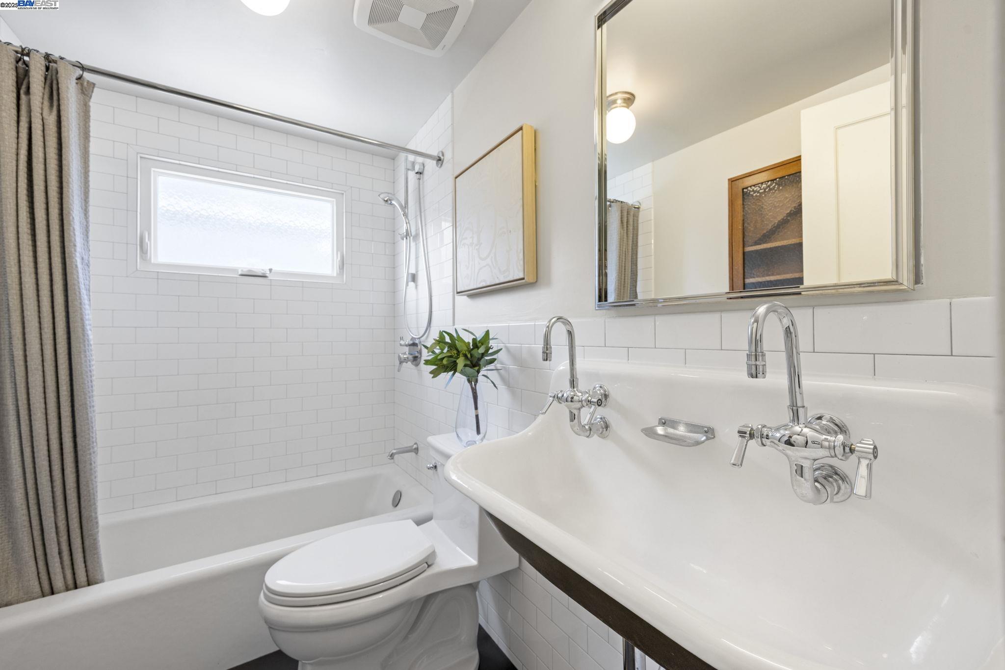Detail Gallery Image 42 of 60 For 898 Union St, Alameda,  CA 94501 - 4 Beds | 2 Baths