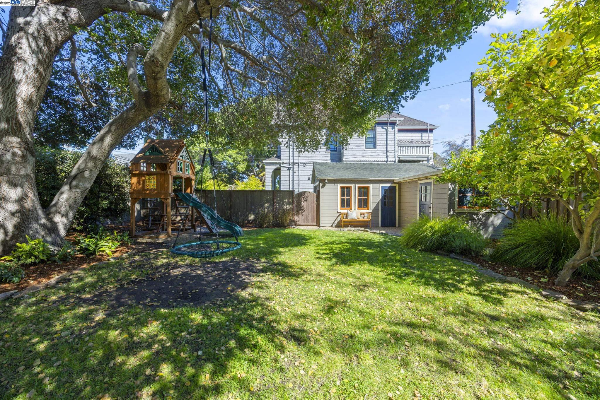 Detail Gallery Image 48 of 60 For 898 Union St, Alameda,  CA 94501 - 4 Beds | 2 Baths