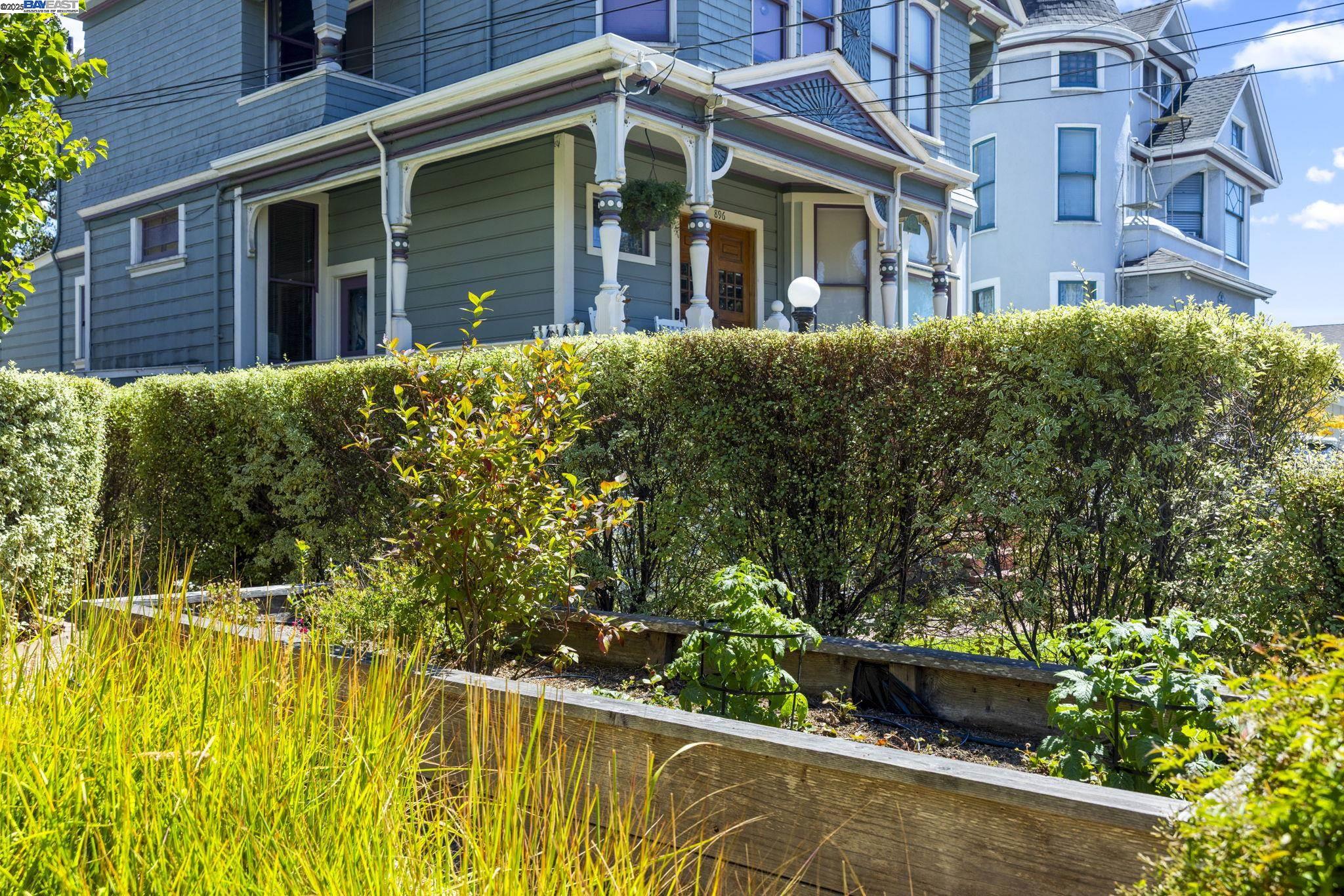 Detail Gallery Image 6 of 60 For 898 Union St, Alameda,  CA 94501 - 4 Beds | 2 Baths
