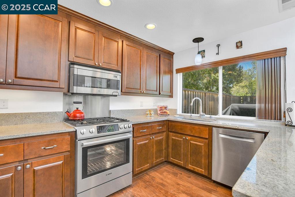 Detail Gallery Image 11 of 46 For 415 Orchard View Ave, Martinez,  CA 94553 - 3 Beds | 2/1 Baths