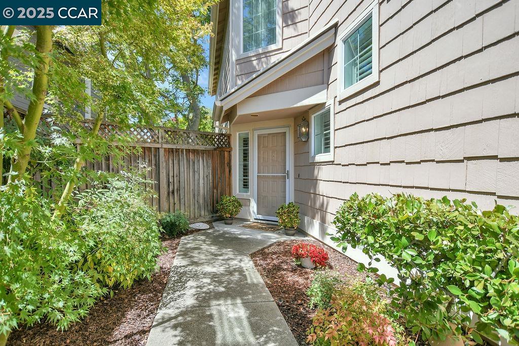 Detail Gallery Image 3 of 46 For 415 Orchard View Ave, Martinez,  CA 94553 - 3 Beds | 2/1 Baths