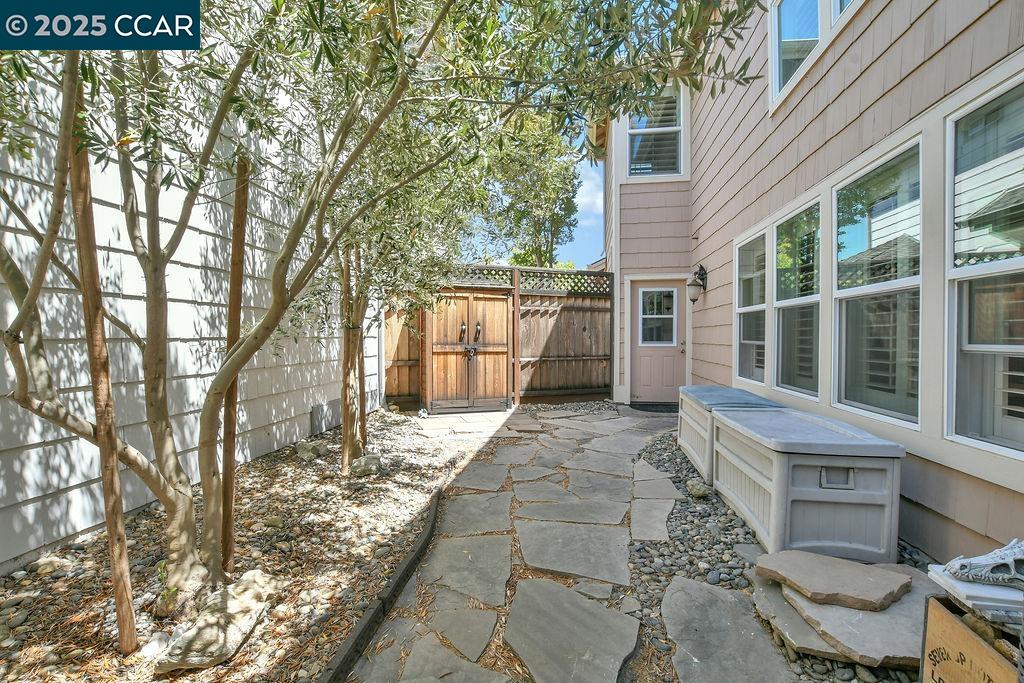 Detail Gallery Image 34 of 46 For 415 Orchard View Ave, Martinez,  CA 94553 - 3 Beds | 2/1 Baths