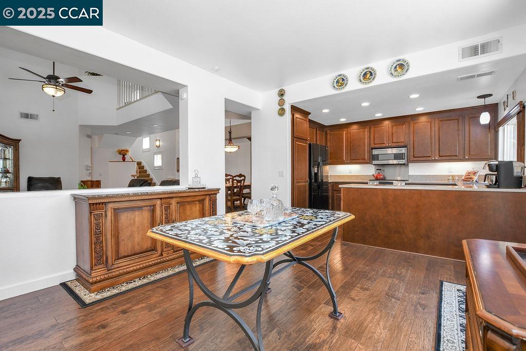 Detail Gallery Image 9 of 46 For 415 Orchard View Ave, Martinez,  CA 94553 - 3 Beds | 2/1 Baths