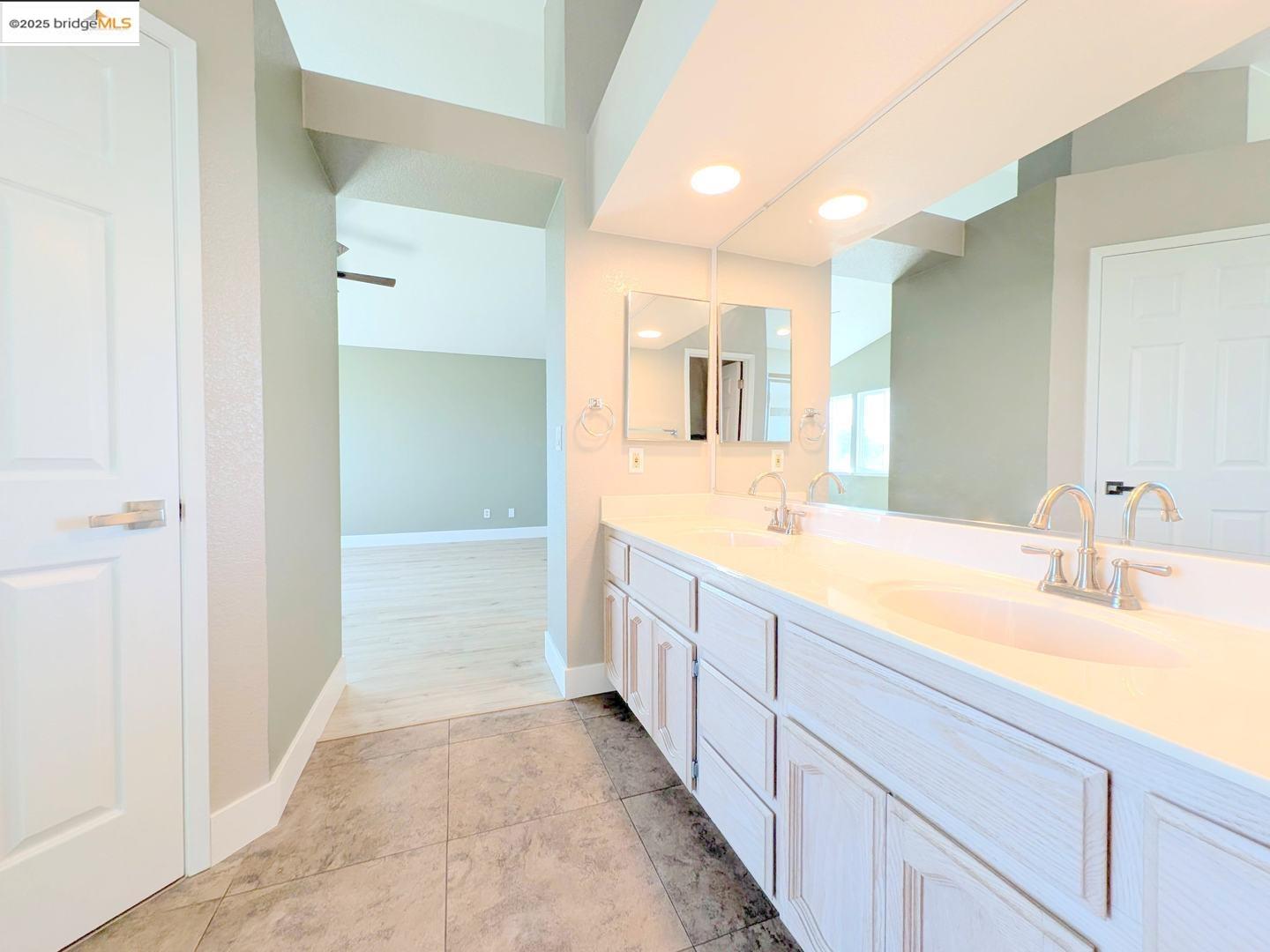 Detail Gallery Image 22 of 33 For 9488 Lockeridge Way, Sacramento,  CA 95829 - 4 Beds | 3 Baths