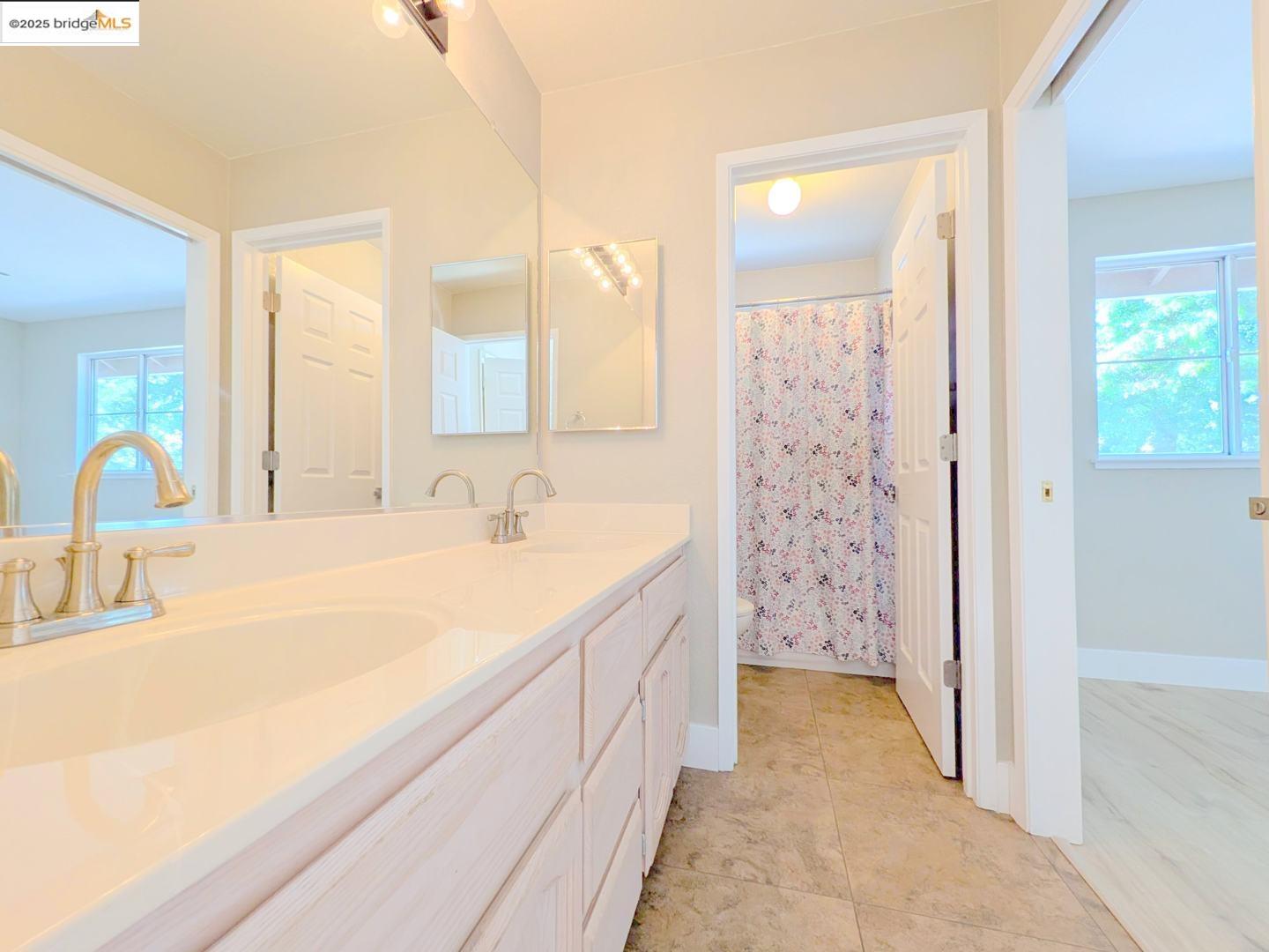 Detail Gallery Image 25 of 33 For 9488 Lockeridge Way, Sacramento,  CA 95829 - 4 Beds | 3 Baths