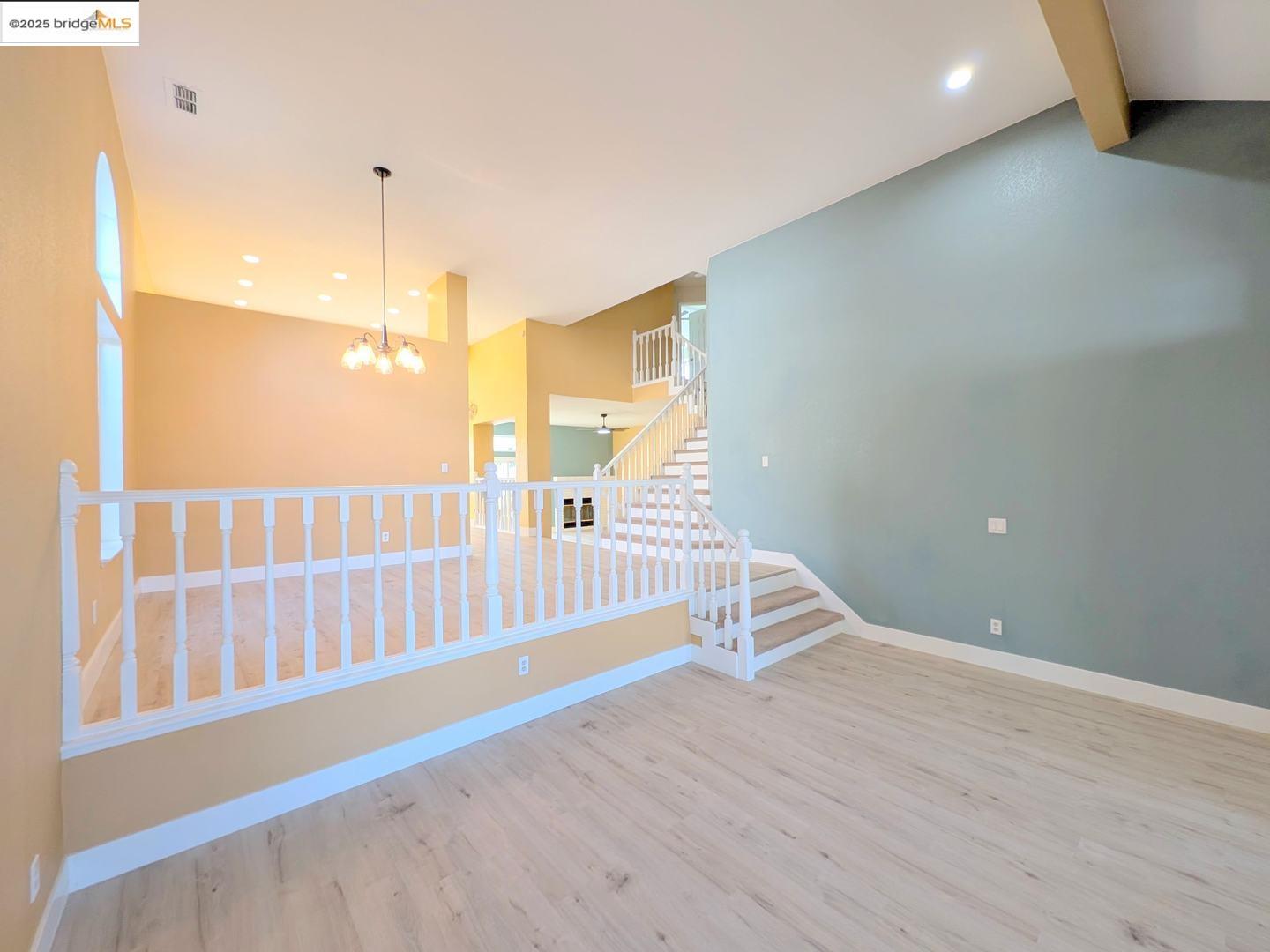 Detail Gallery Image 7 of 33 For 9488 Lockeridge Way, Sacramento,  CA 95829 - 4 Beds | 3 Baths