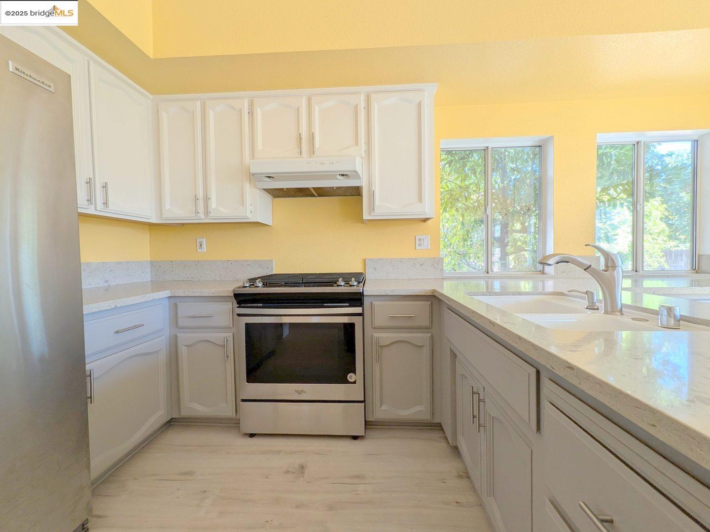Detail Gallery Image 10 of 33 For 9488 Lockeridge Way, Sacramento,  CA 95829 - 4 Beds | 3 Baths