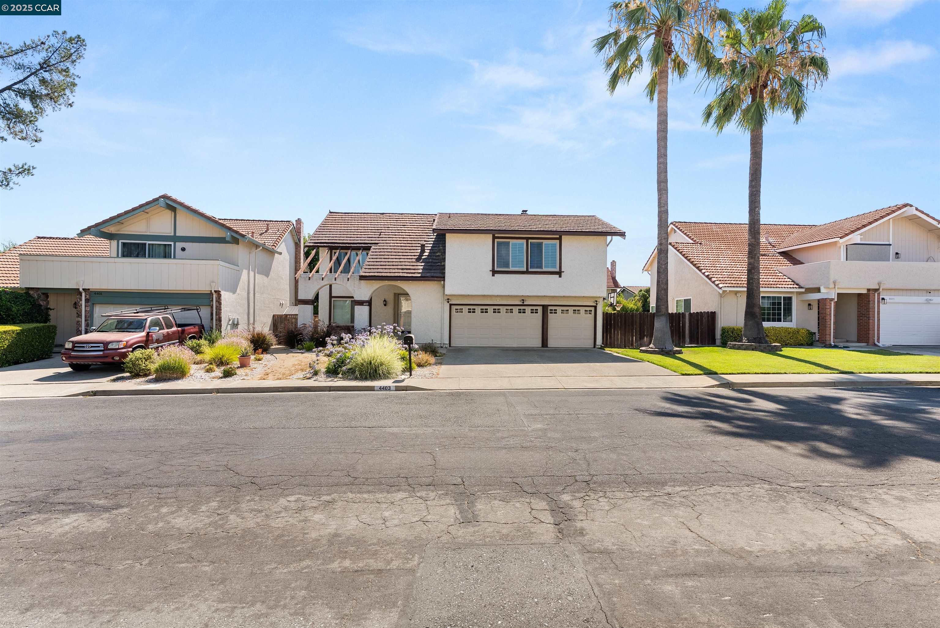 Detail Gallery Image 2 of 52 For 4403 Winterberry Ct, Concord,  CA 94521 - 4 Beds | 2/1 Baths