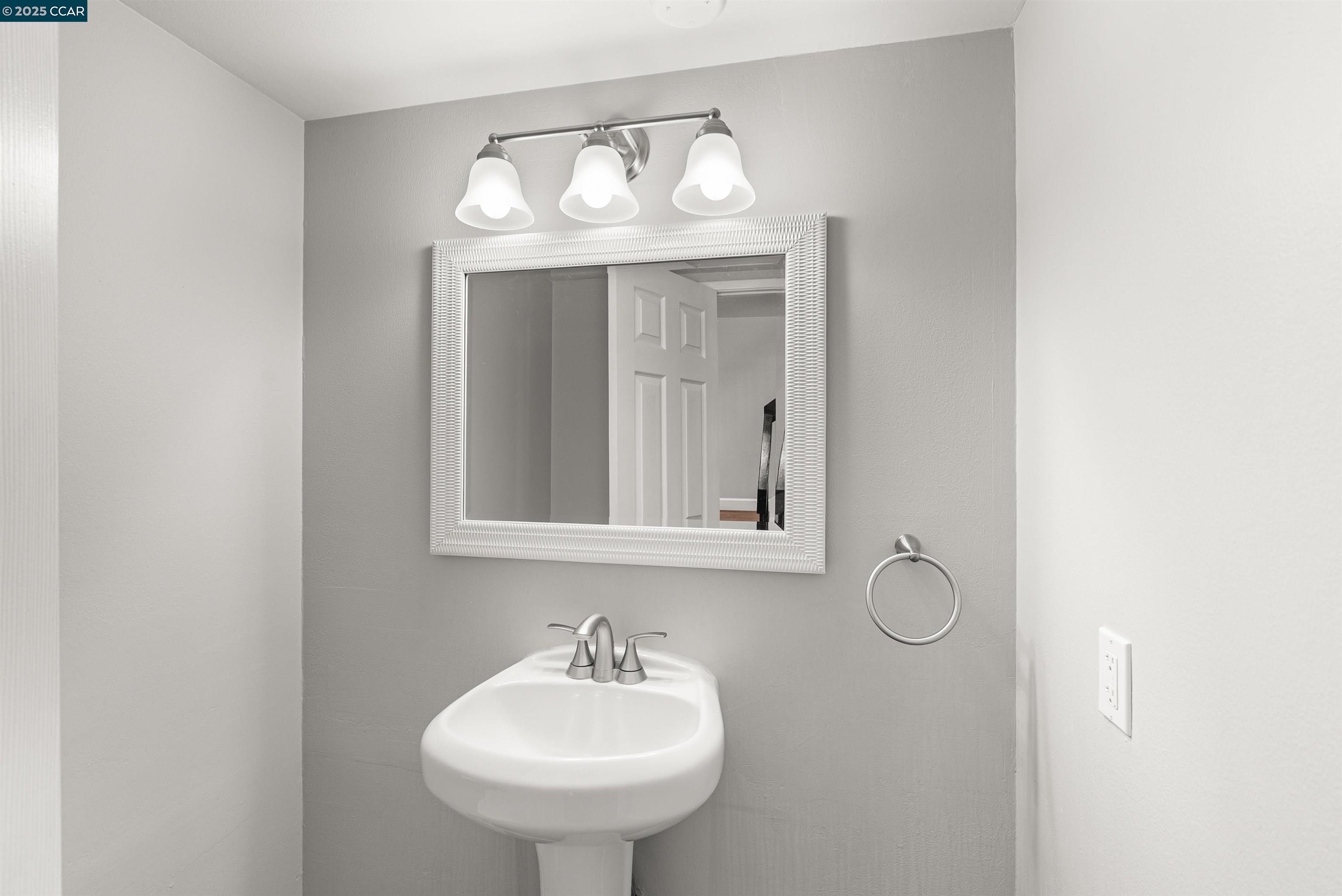 Detail Gallery Image 12 of 52 For 4403 Winterberry Ct, Concord,  CA 94521 - 4 Beds | 2/1 Baths