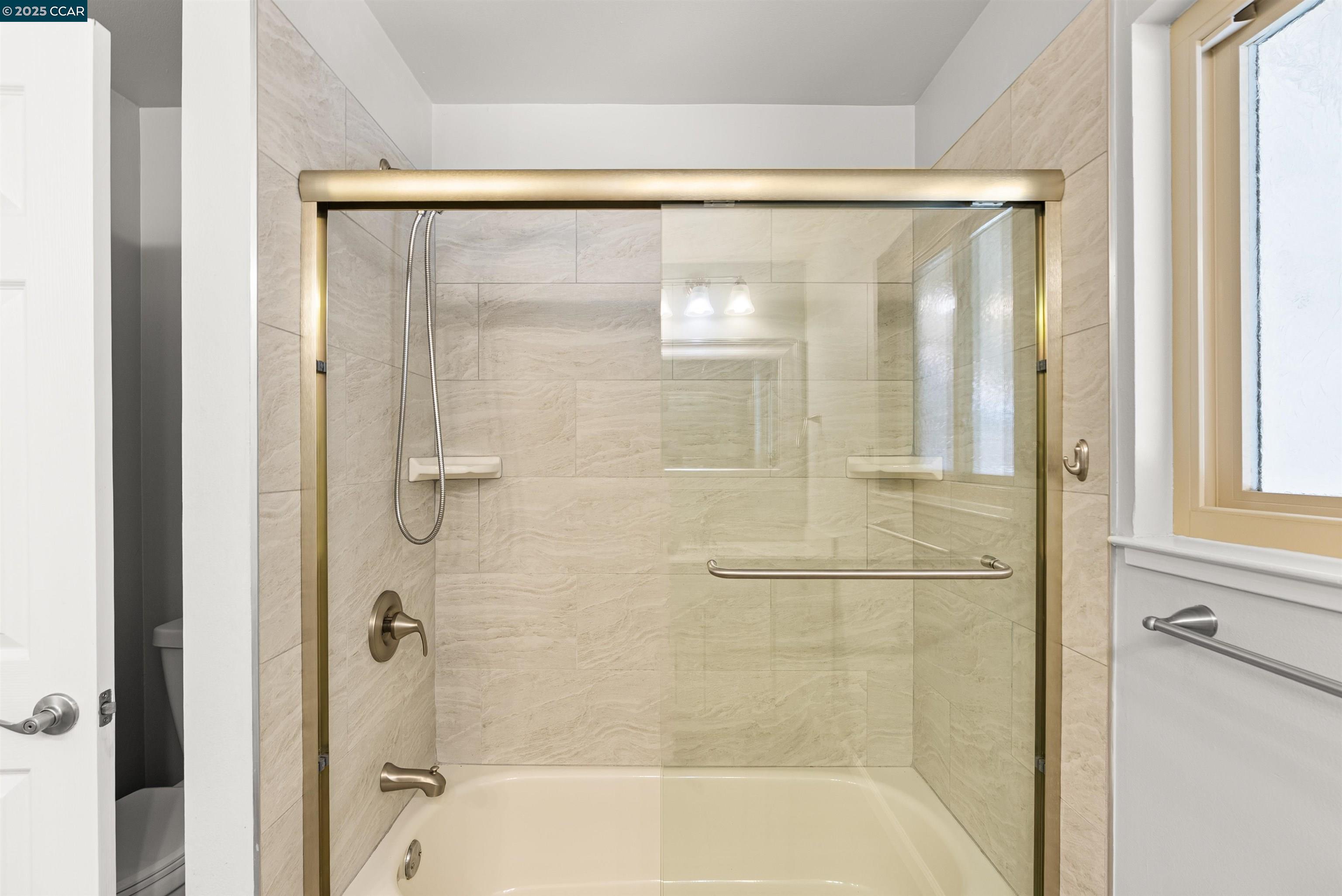 Detail Gallery Image 32 of 52 For 4403 Winterberry Ct, Concord,  CA 94521 - 4 Beds | 2/1 Baths