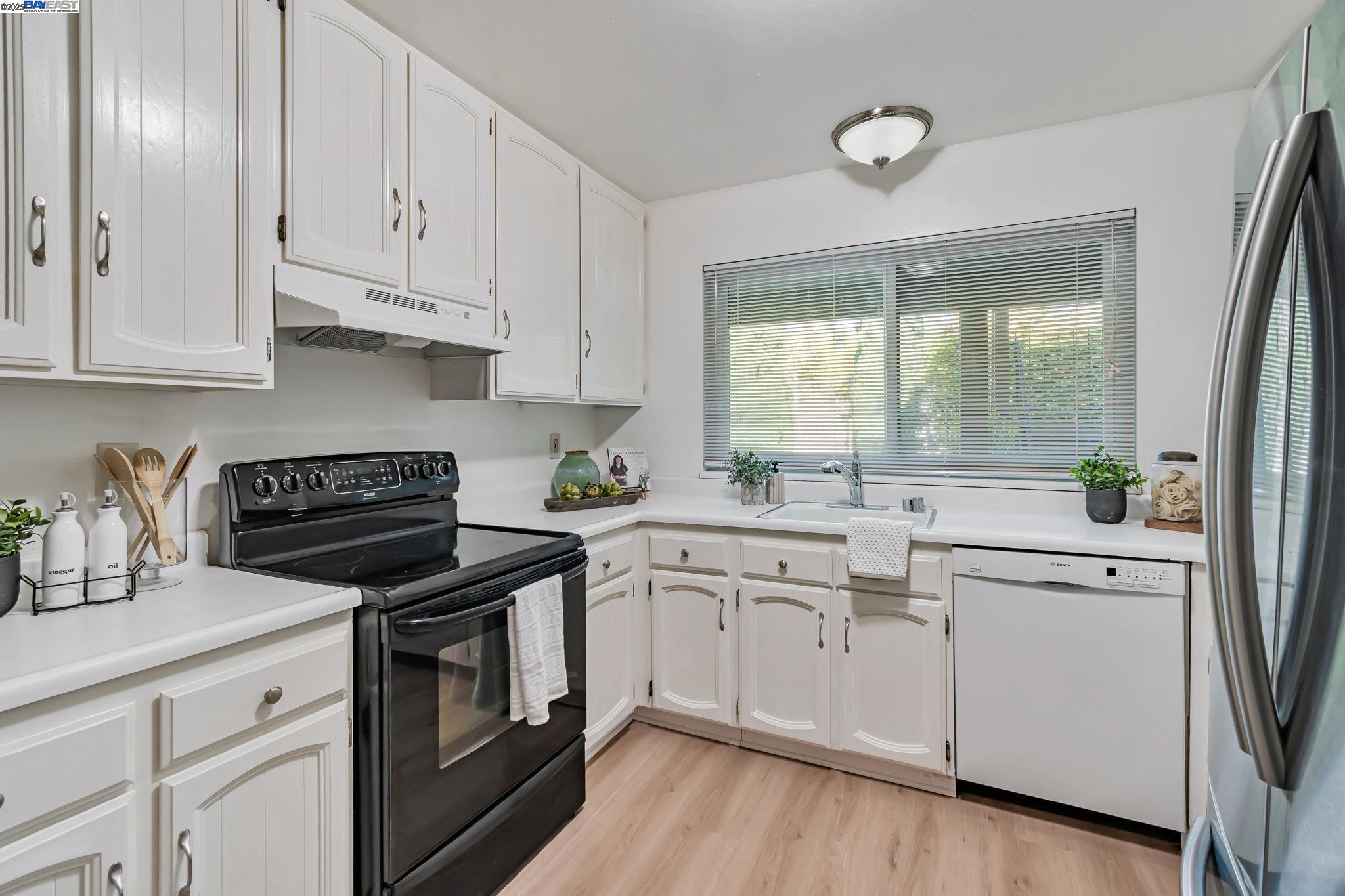 Photo #12: 41107608 Listing: Photo #12