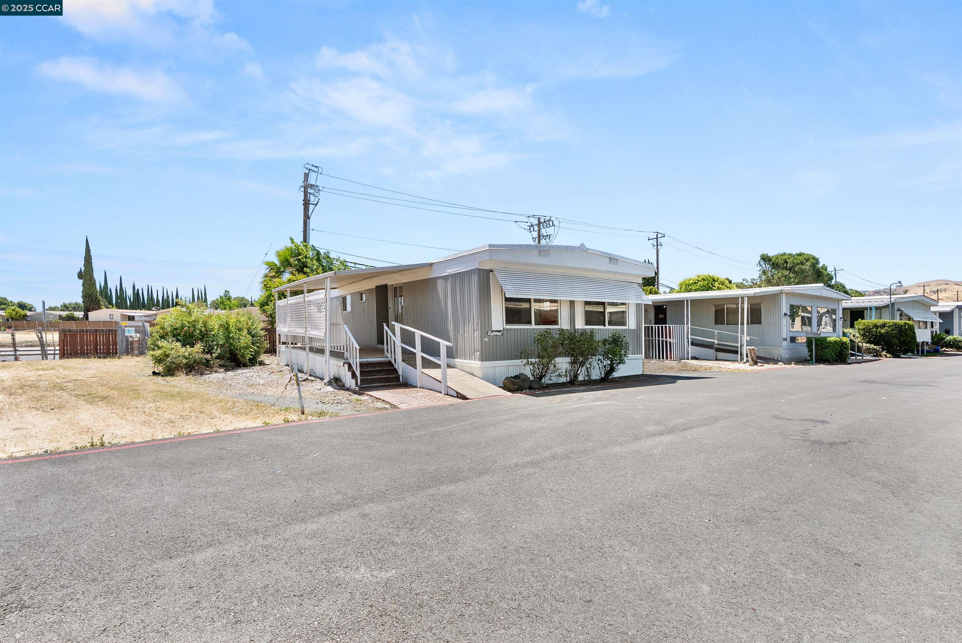 Detail Gallery Image 2 of 29 For 3301 Buchanan Road #11,  Antioch,  CA 94509 - 2 Beds | 2 Baths