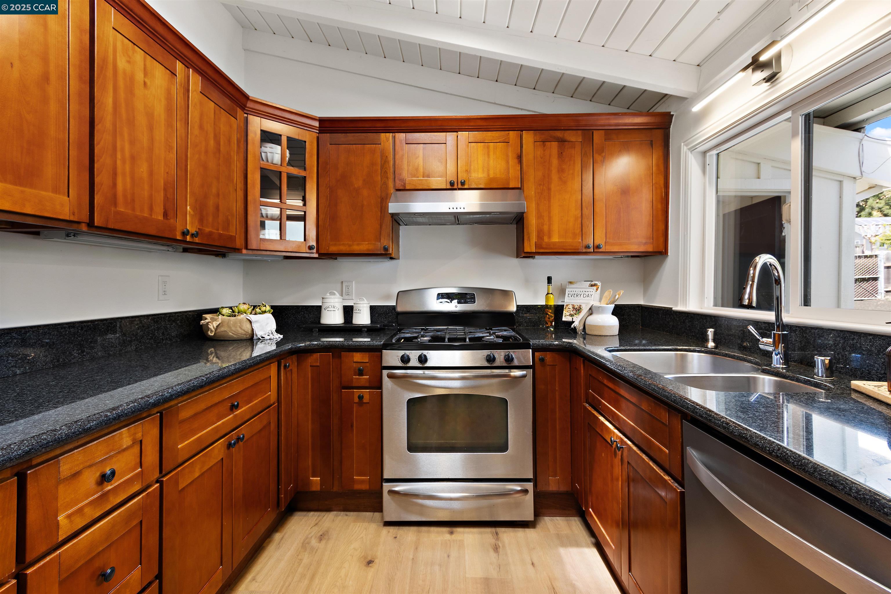 Detail Gallery Image 10 of 30 For 3374 Mildred Lane, Lafayette,  CA 94549 - 4 Beds | 2/1 Baths