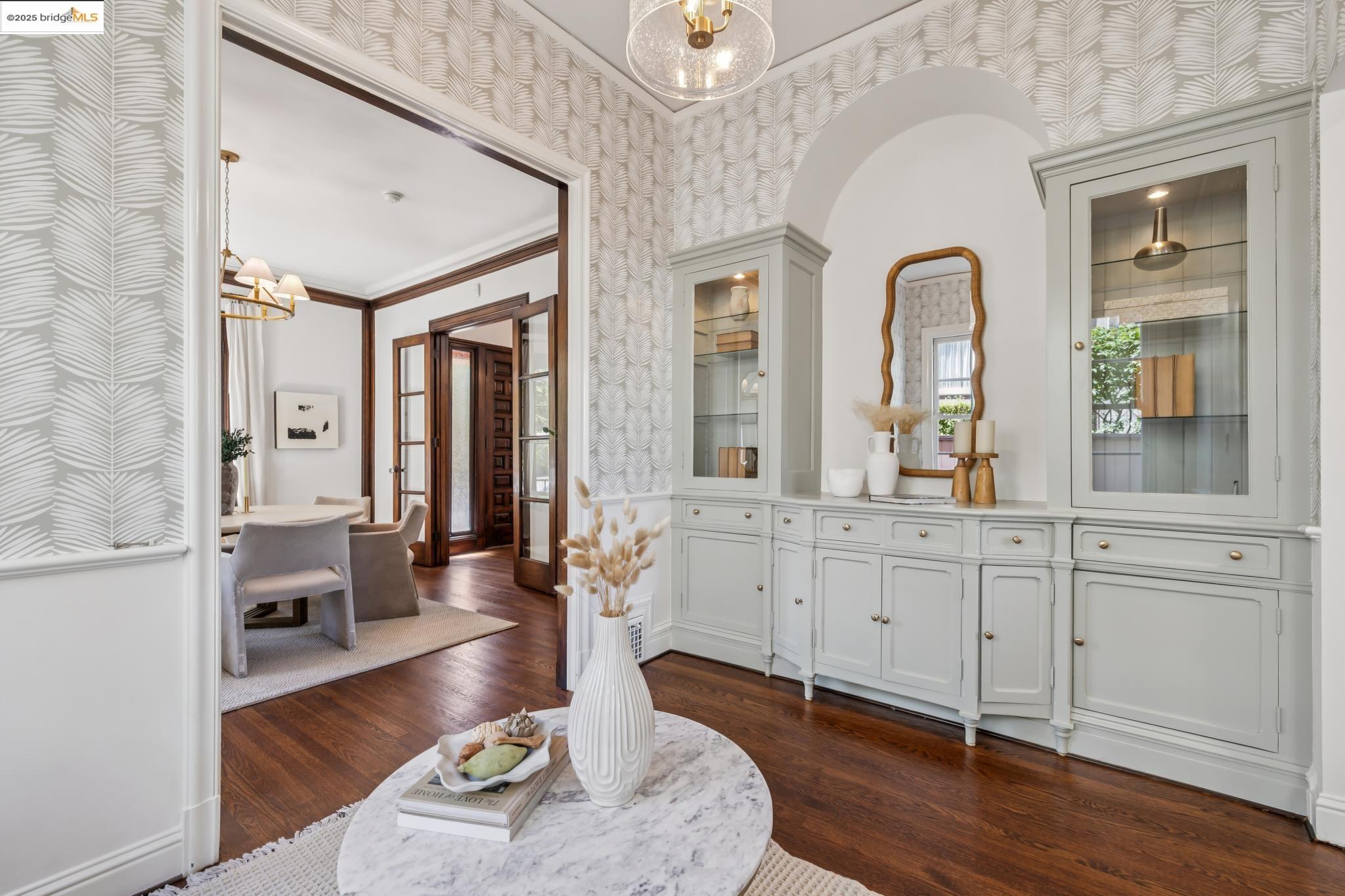 Detail Gallery Image 13 of 55 For 612 Longridge Rd, Oakland,  CA 94610 - 5 Beds | 4/1 Baths