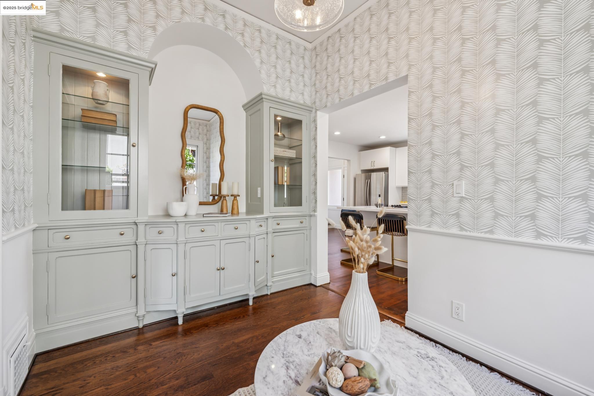 Detail Gallery Image 14 of 55 For 612 Longridge Rd, Oakland,  CA 94610 - 5 Beds | 4/1 Baths