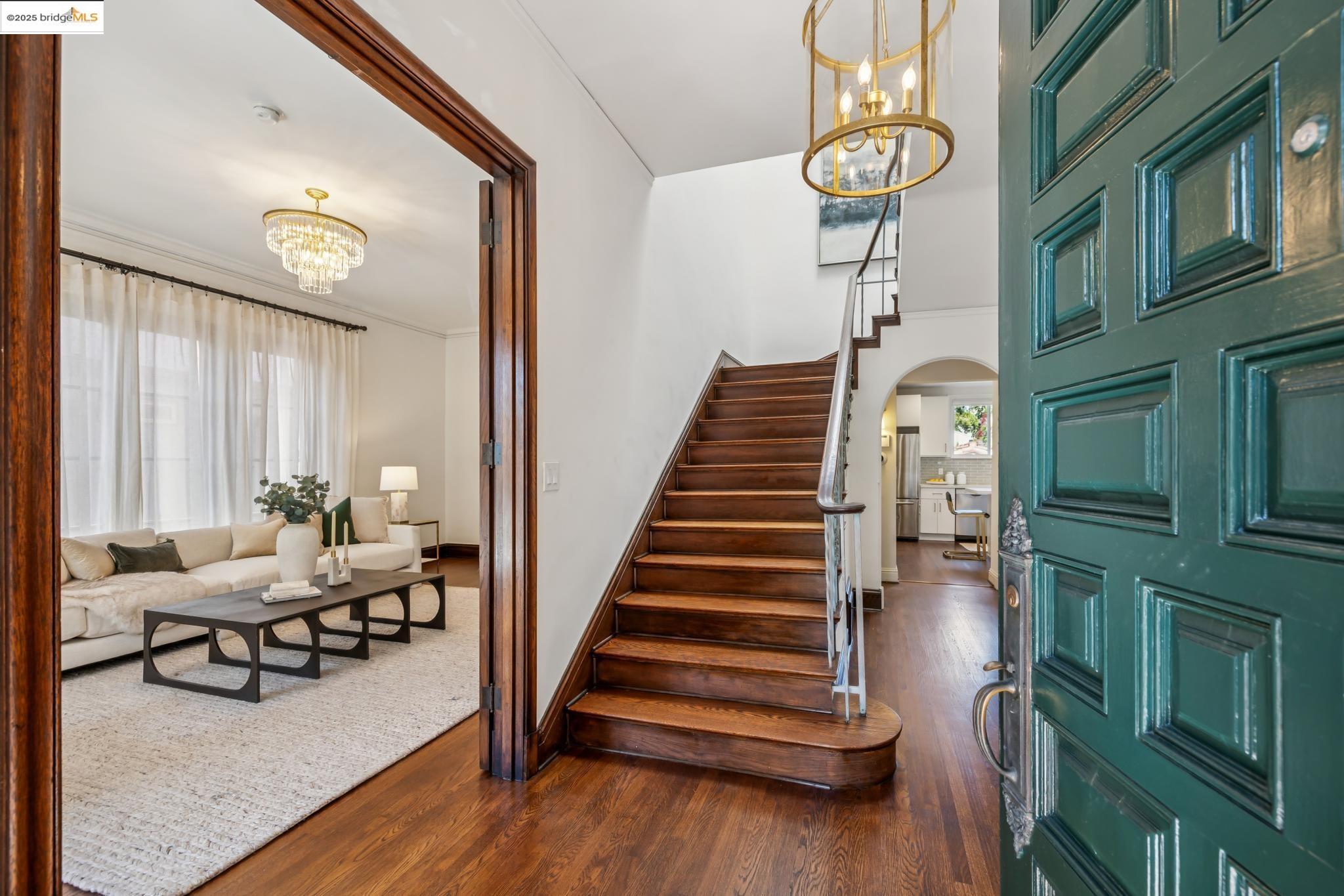 Detail Gallery Image 3 of 55 For 612 Longridge Rd, Oakland,  CA 94610 - 5 Beds | 4/1 Baths