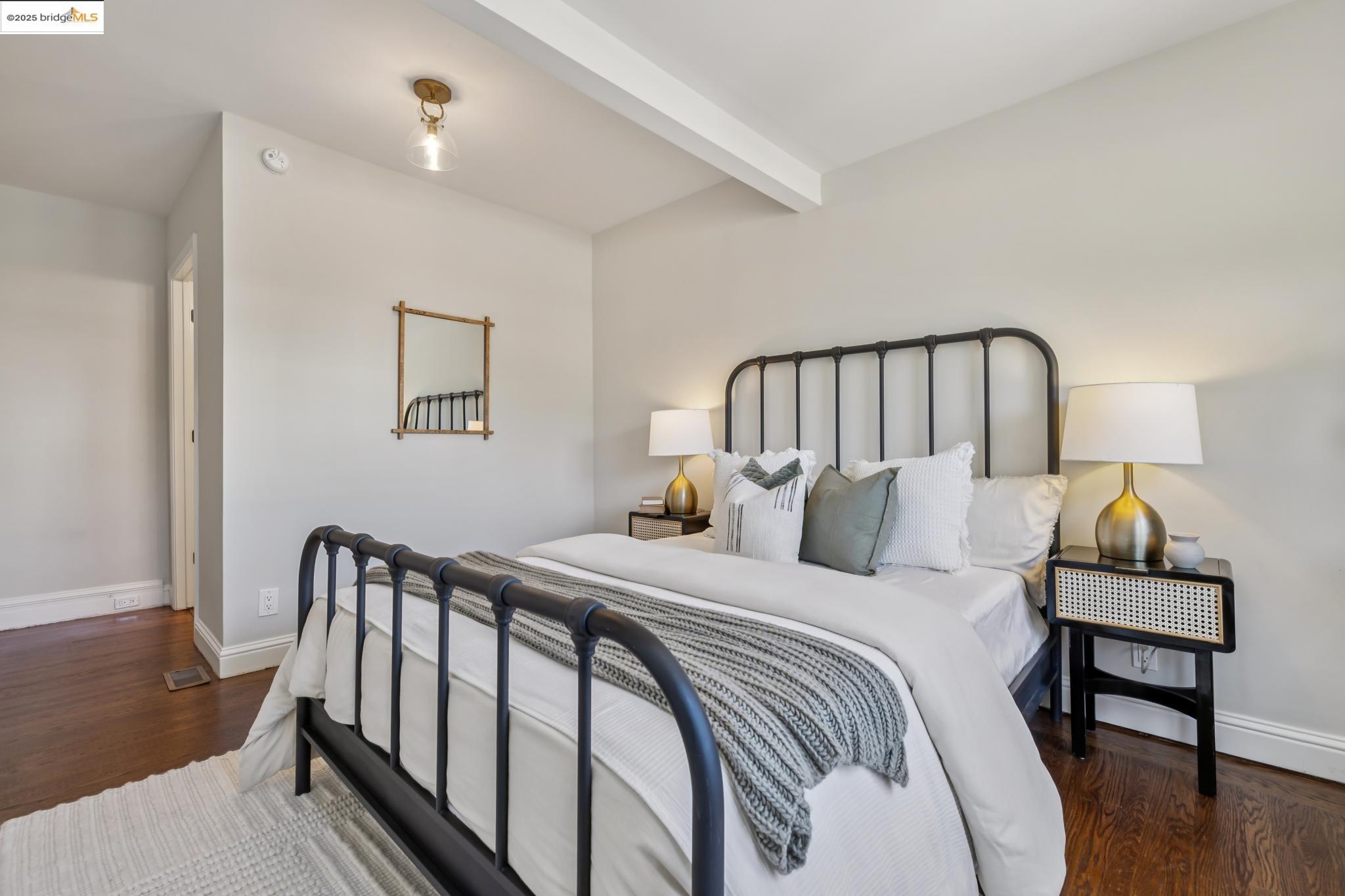 Detail Gallery Image 21 of 55 For 612 Longridge Rd, Oakland,  CA 94610 - 5 Beds | 4/1 Baths