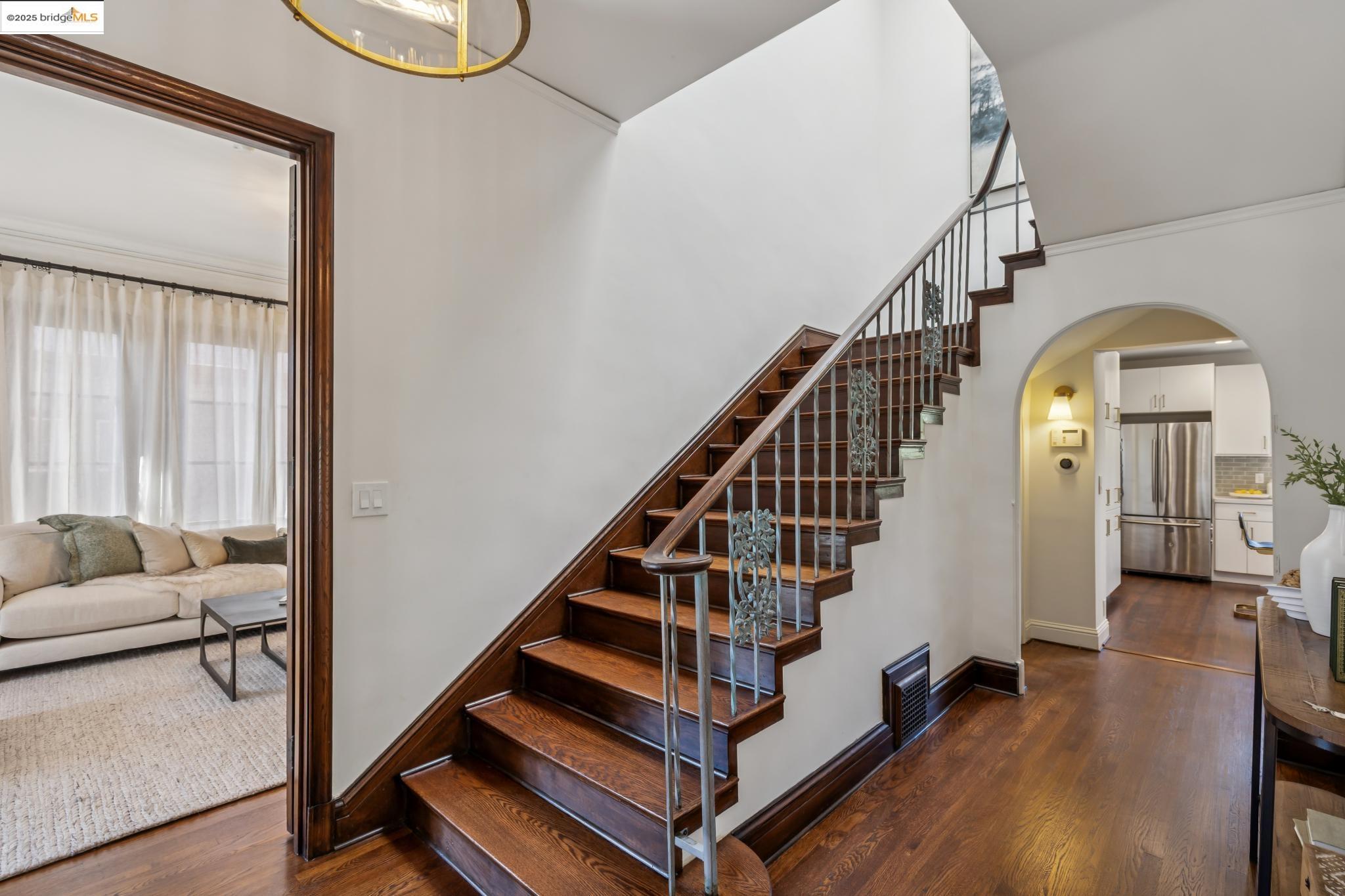 Detail Gallery Image 25 of 55 For 612 Longridge Rd, Oakland,  CA 94610 - 5 Beds | 4/1 Baths