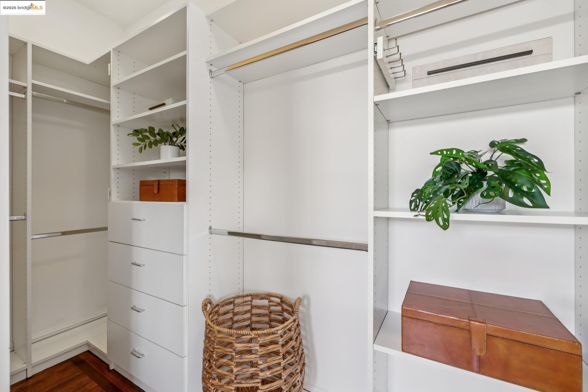 Detail Gallery Image 30 of 55 For 612 Longridge Rd, Oakland,  CA 94610 - 5 Beds | 4/1 Baths