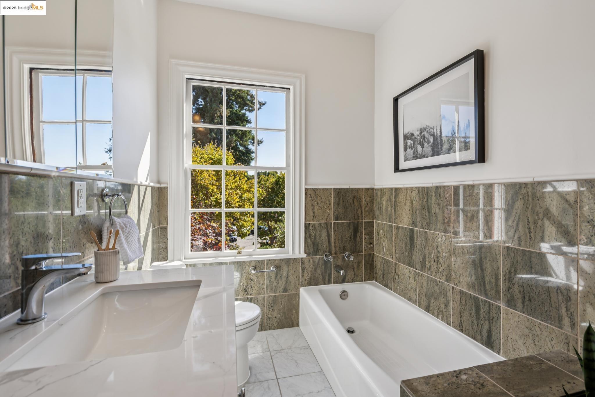 Detail Gallery Image 35 of 55 For 612 Longridge Rd, Oakland,  CA 94610 - 5 Beds | 4/1 Baths