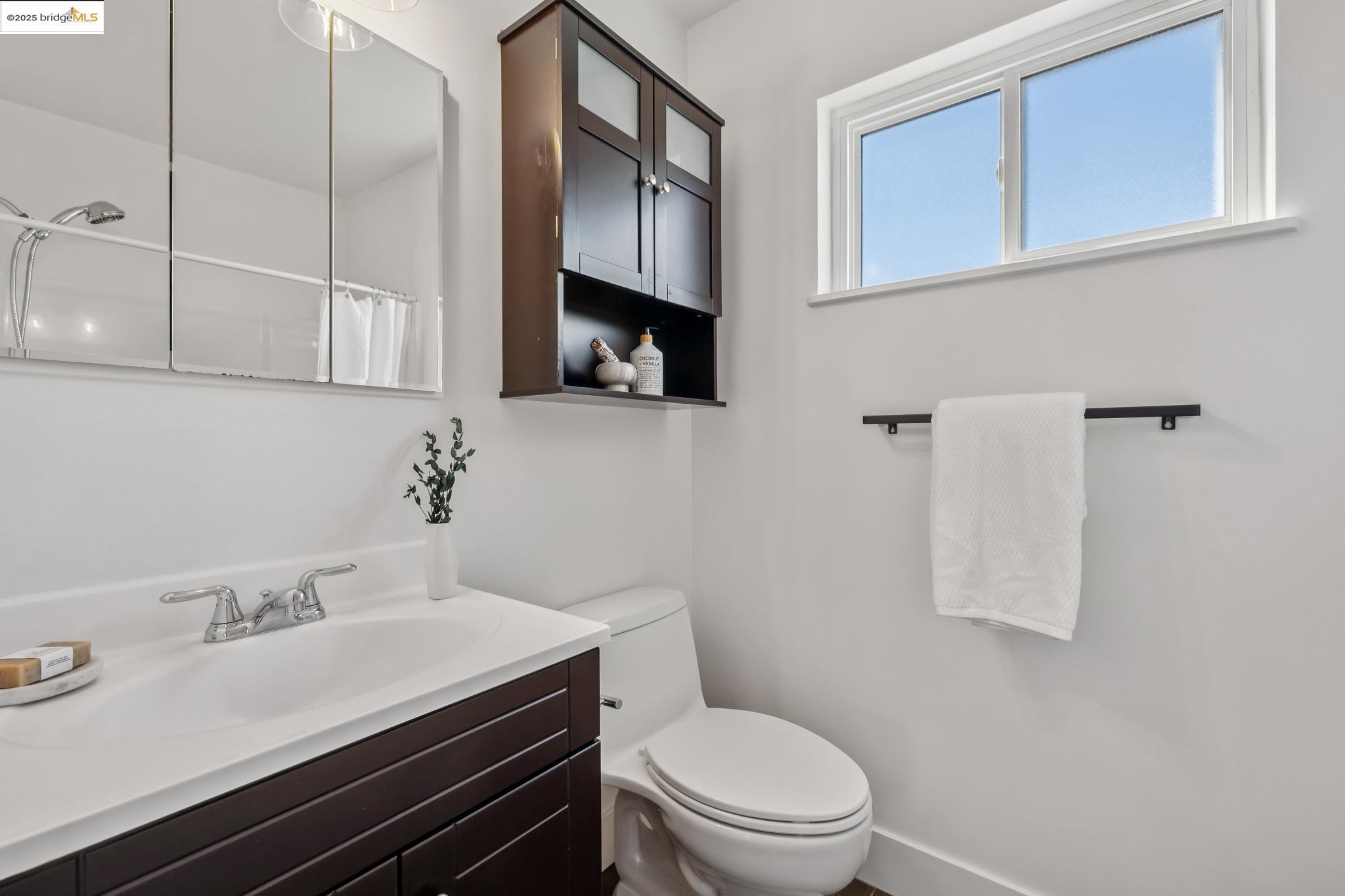 Detail Gallery Image 43 of 55 For 612 Longridge Rd, Oakland,  CA 94610 - 5 Beds | 4/1 Baths