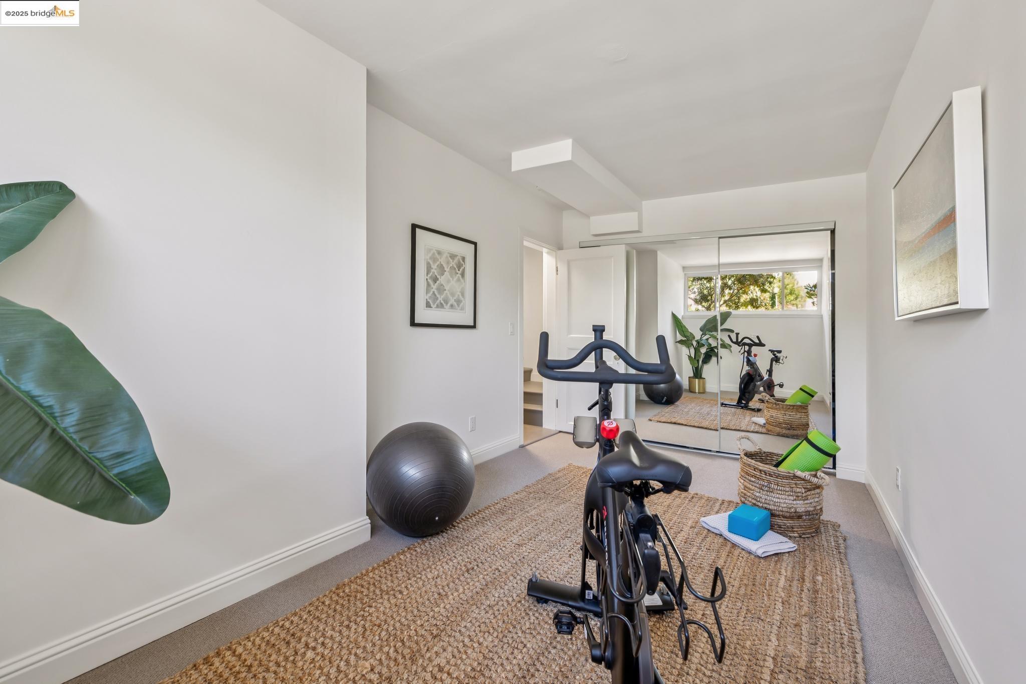 Detail Gallery Image 45 of 55 For 612 Longridge Rd, Oakland,  CA 94610 - 5 Beds | 4/1 Baths