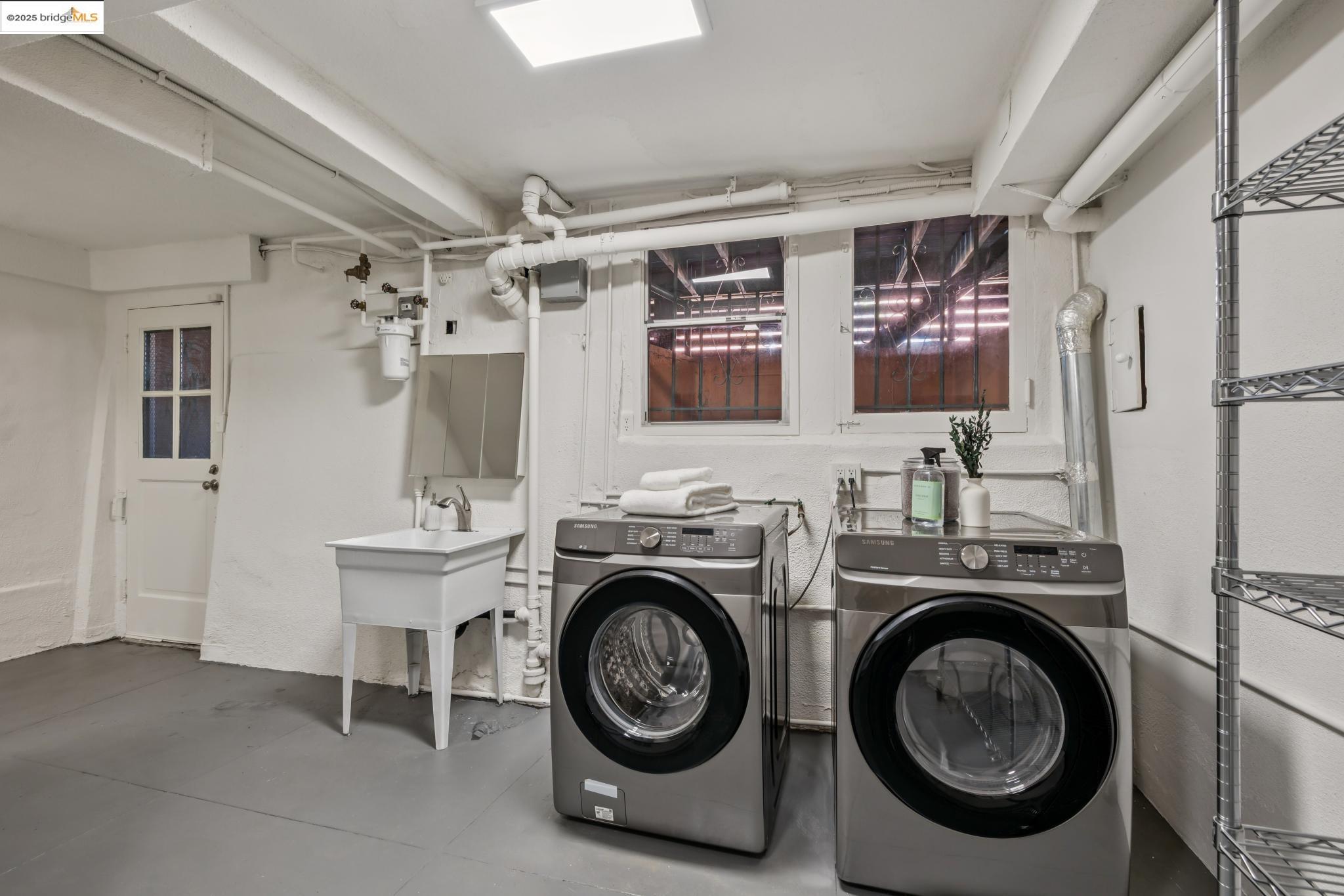 Detail Gallery Image 47 of 55 For 612 Longridge Rd, Oakland,  CA 94610 - 5 Beds | 4/1 Baths
