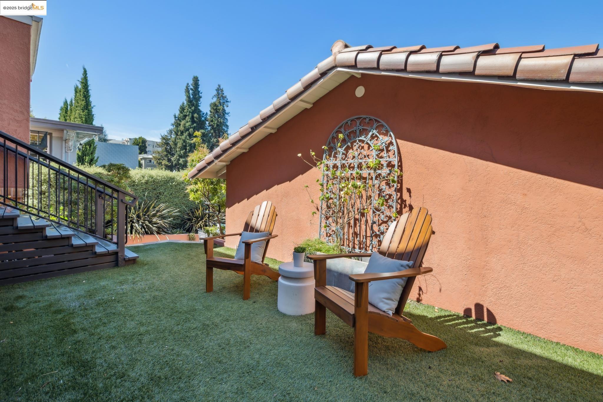 Detail Gallery Image 50 of 55 For 612 Longridge Rd, Oakland,  CA 94610 - 5 Beds | 4/1 Baths