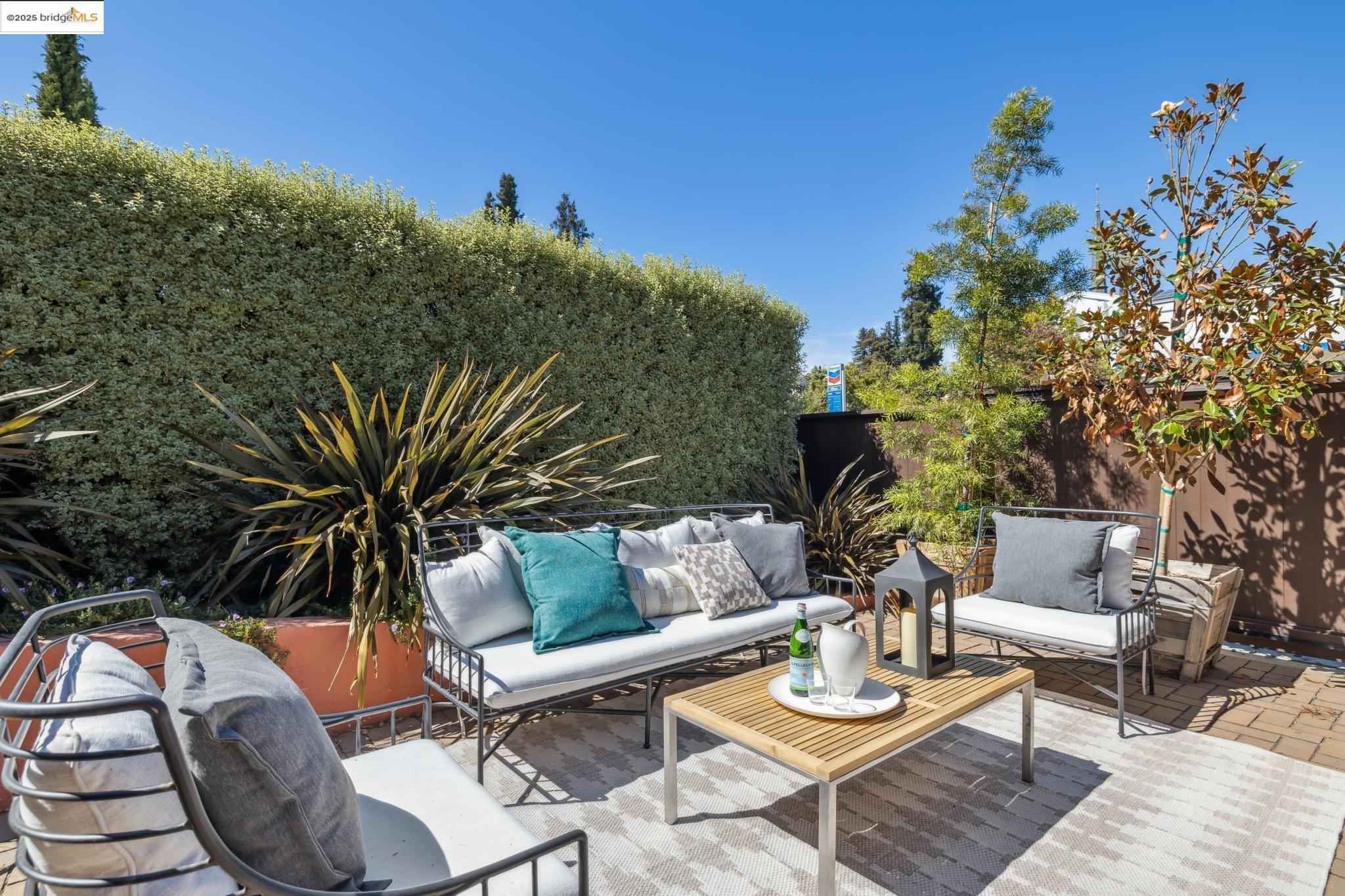 Detail Gallery Image 52 of 55 For 612 Longridge Rd, Oakland,  CA 94610 - 5 Beds | 4/1 Baths
