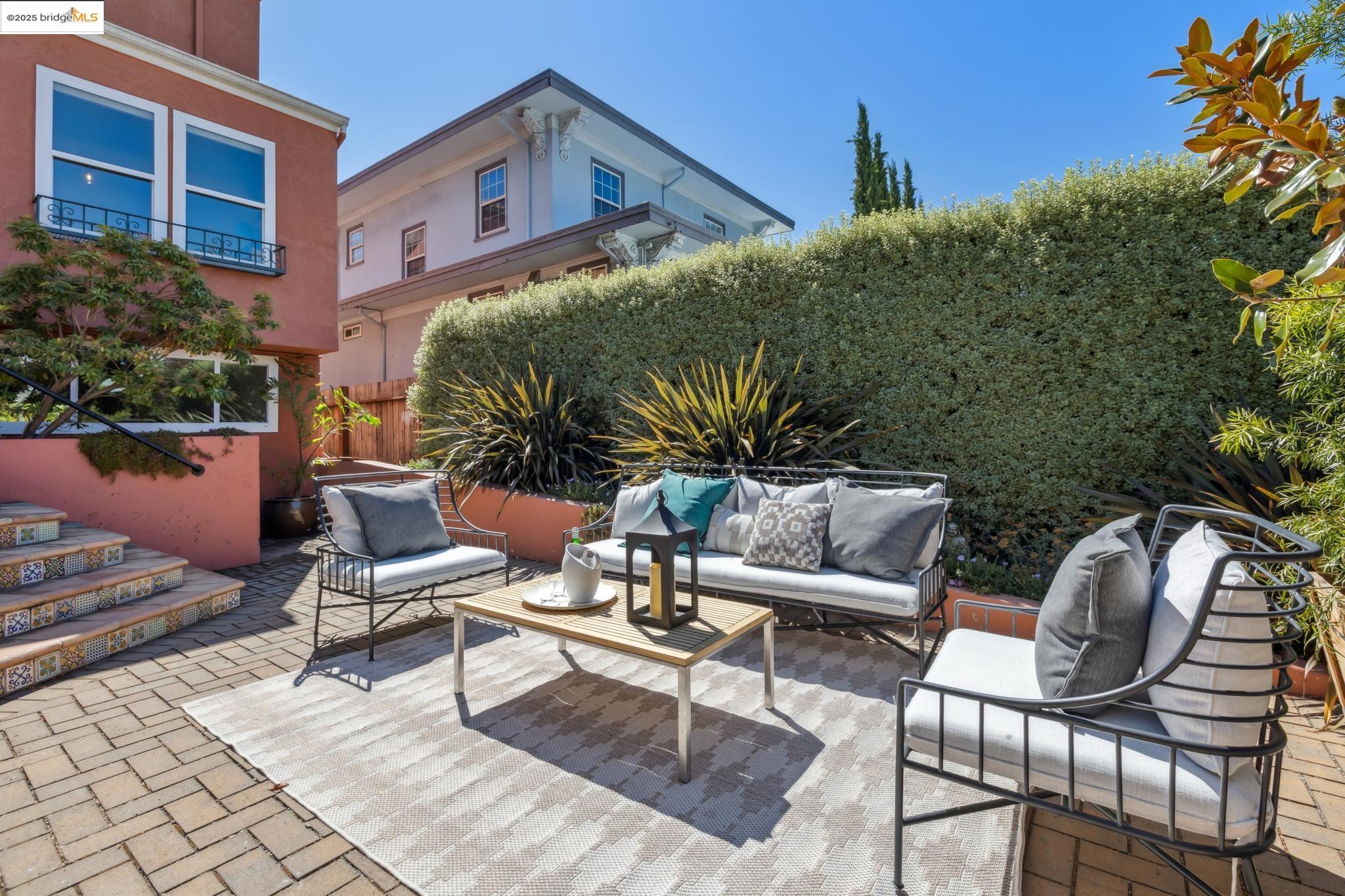 Detail Gallery Image 53 of 55 For 612 Longridge Rd, Oakland,  CA 94610 - 5 Beds | 4/1 Baths