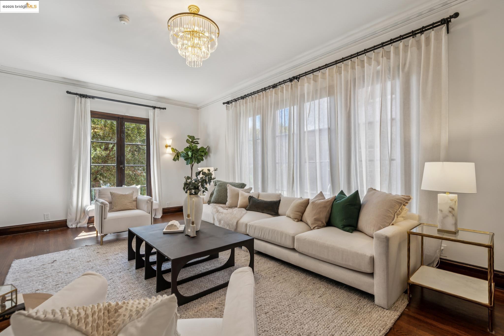 Detail Gallery Image 7 of 55 For 612 Longridge Rd, Oakland,  CA 94610 - 5 Beds | 4/1 Baths