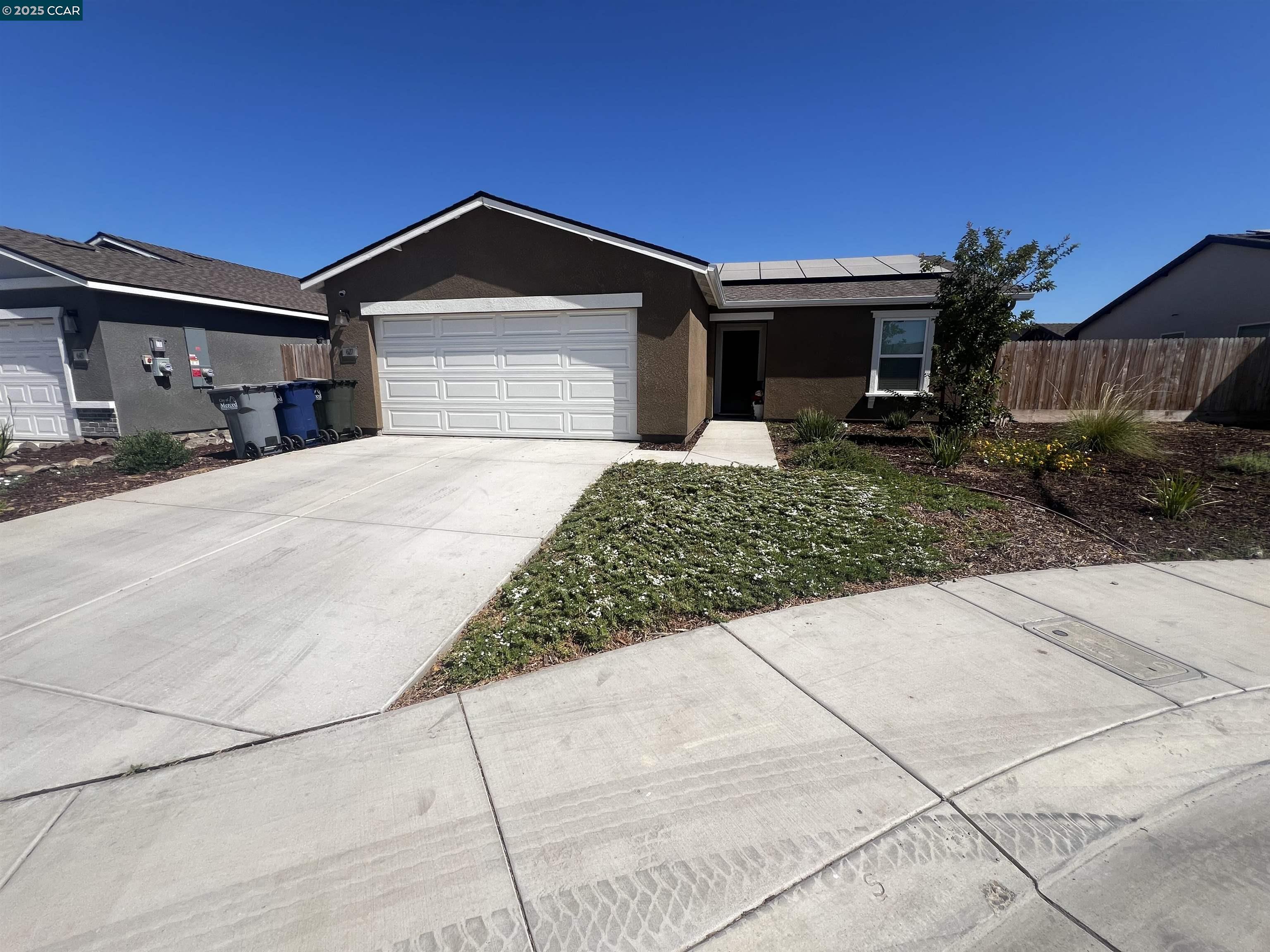 Detail Gallery Image 1 of 30 For 627 Elizabeth Ct, Merced,  CA 95341 - 3 Beds | 2 Baths