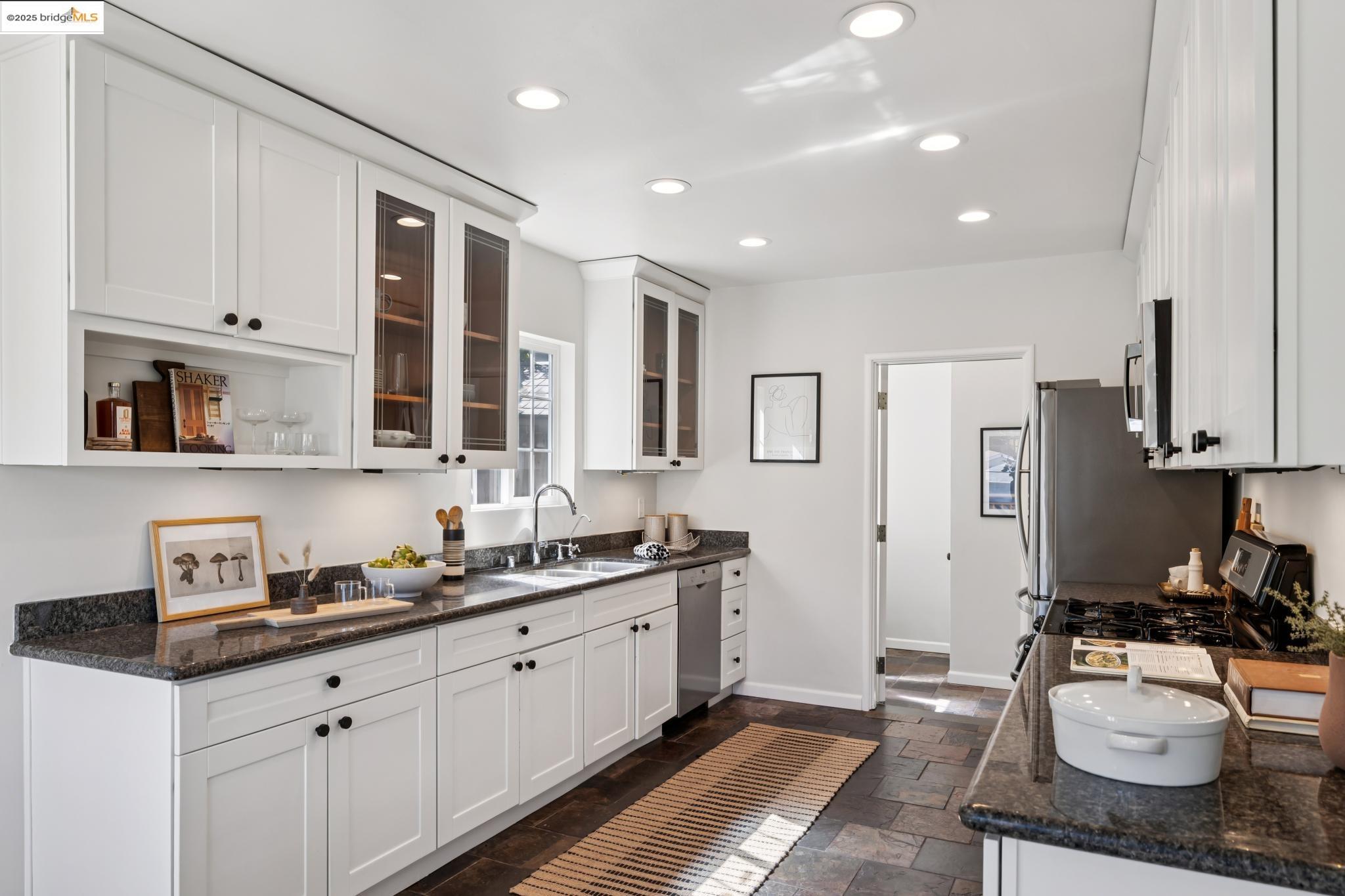 Detail Gallery Image 15 of 53 For 4701 Kaphan Ave, Oakland,  CA 94619 - 3 Beds | 2/1 Baths