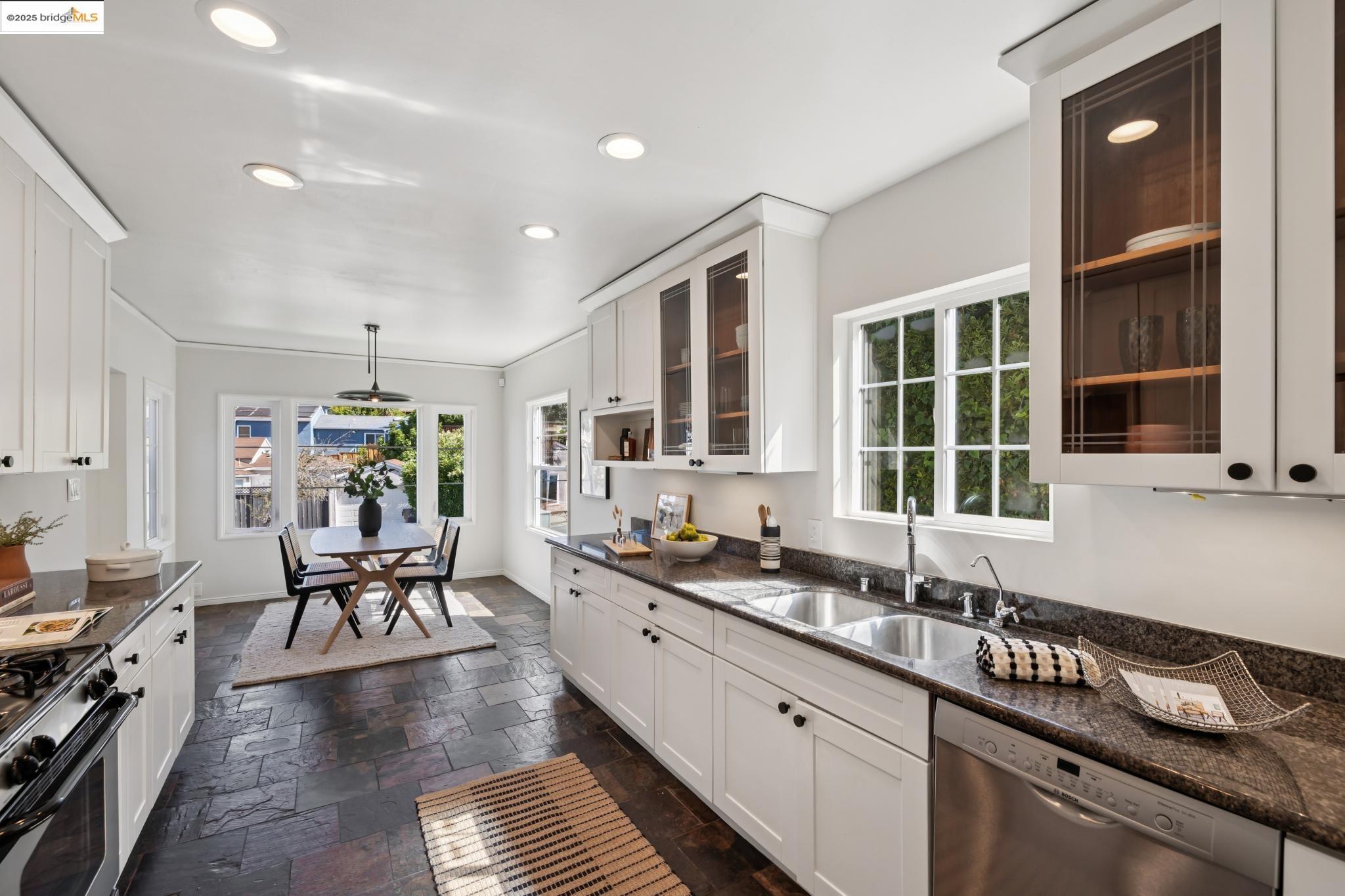 Detail Gallery Image 16 of 53 For 4701 Kaphan Ave, Oakland,  CA 94619 - 3 Beds | 2/1 Baths
