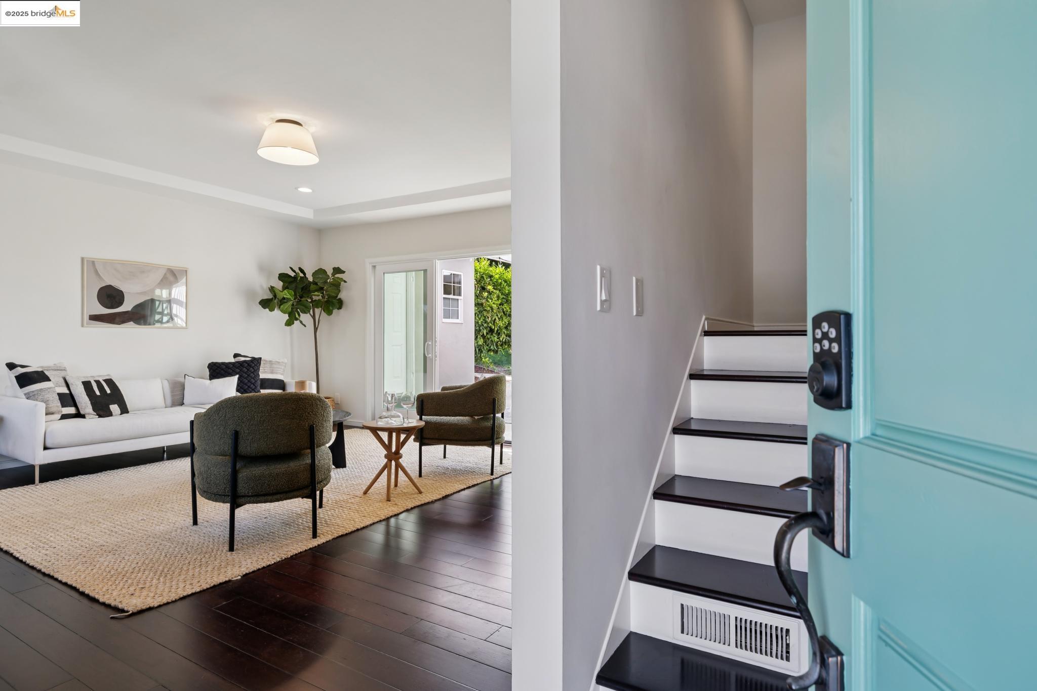 Detail Gallery Image 4 of 53 For 4701 Kaphan Ave, Oakland,  CA 94619 - 3 Beds | 2/1 Baths