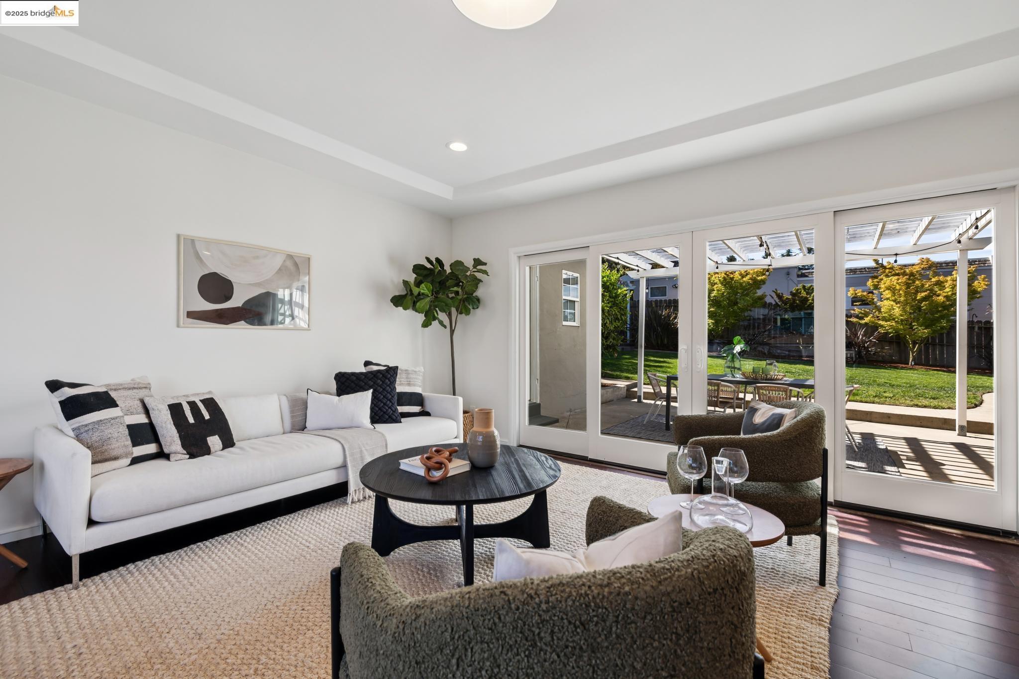 Detail Gallery Image 5 of 53 For 4701 Kaphan Ave, Oakland,  CA 94619 - 3 Beds | 2/1 Baths